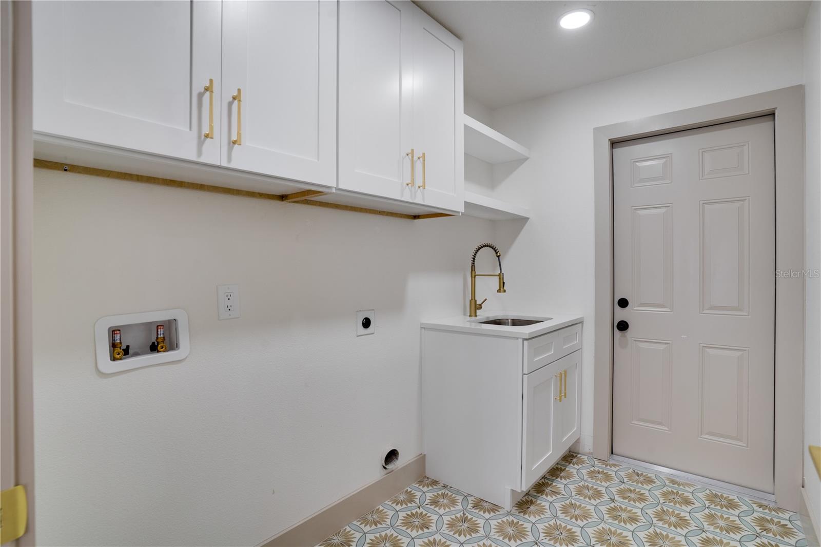 8910 WESTBAY BLVD, TAMPA, FL, 33615