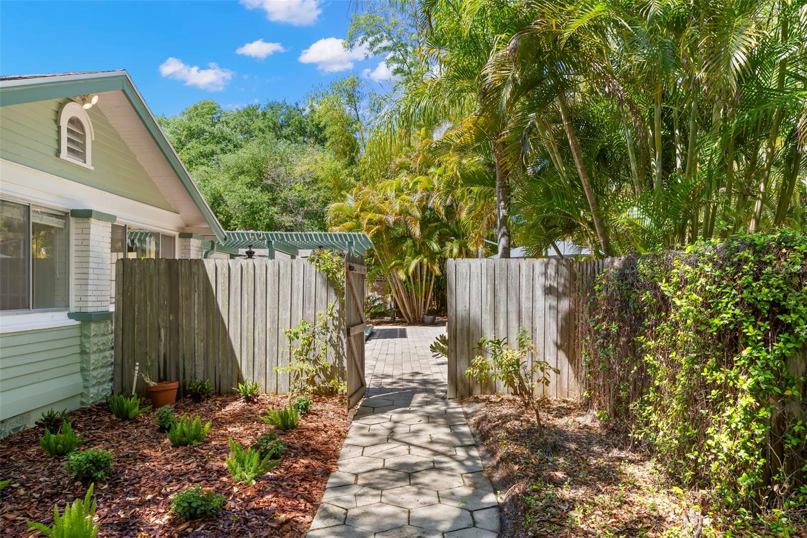 230 27TH ST N, ST PETERSBURG, FL, 33713