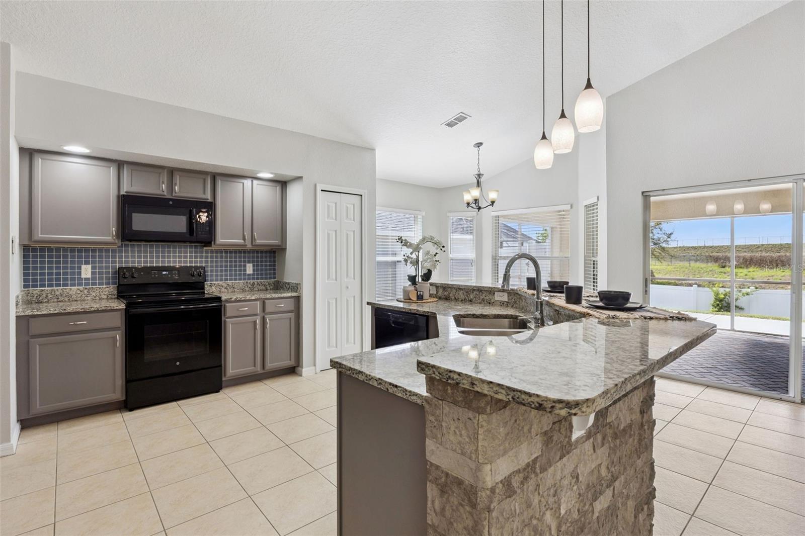 539 KNIGHTSBRIDGE CIR, DAVENPORT, FL, 33896