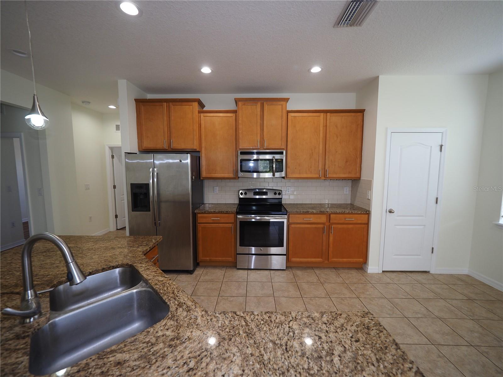 8140 ENCLAVE WAY #101, SARASOTA, FL, 34243