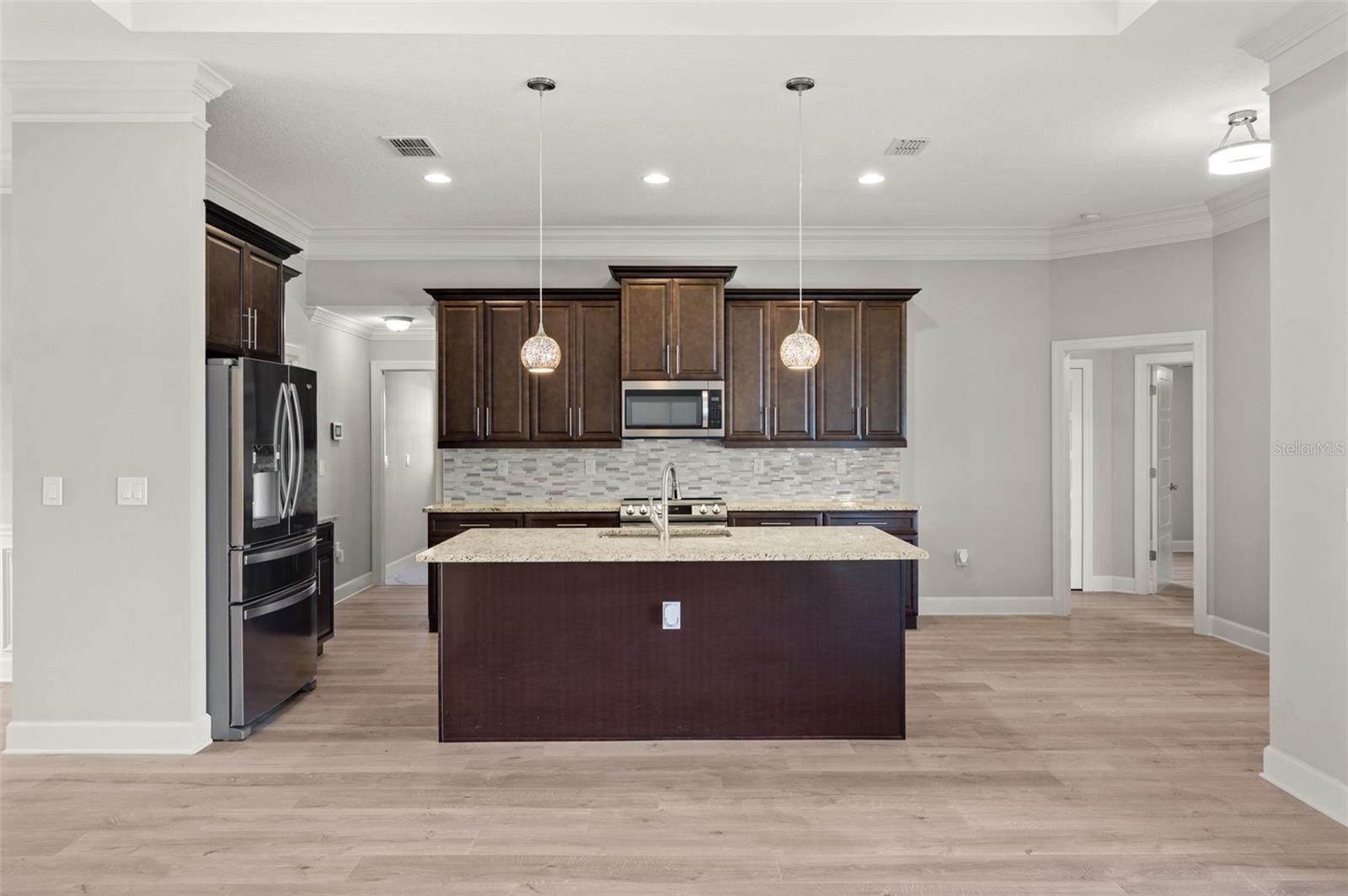 1056 TAMPA RD, VENICE, FL, 34293