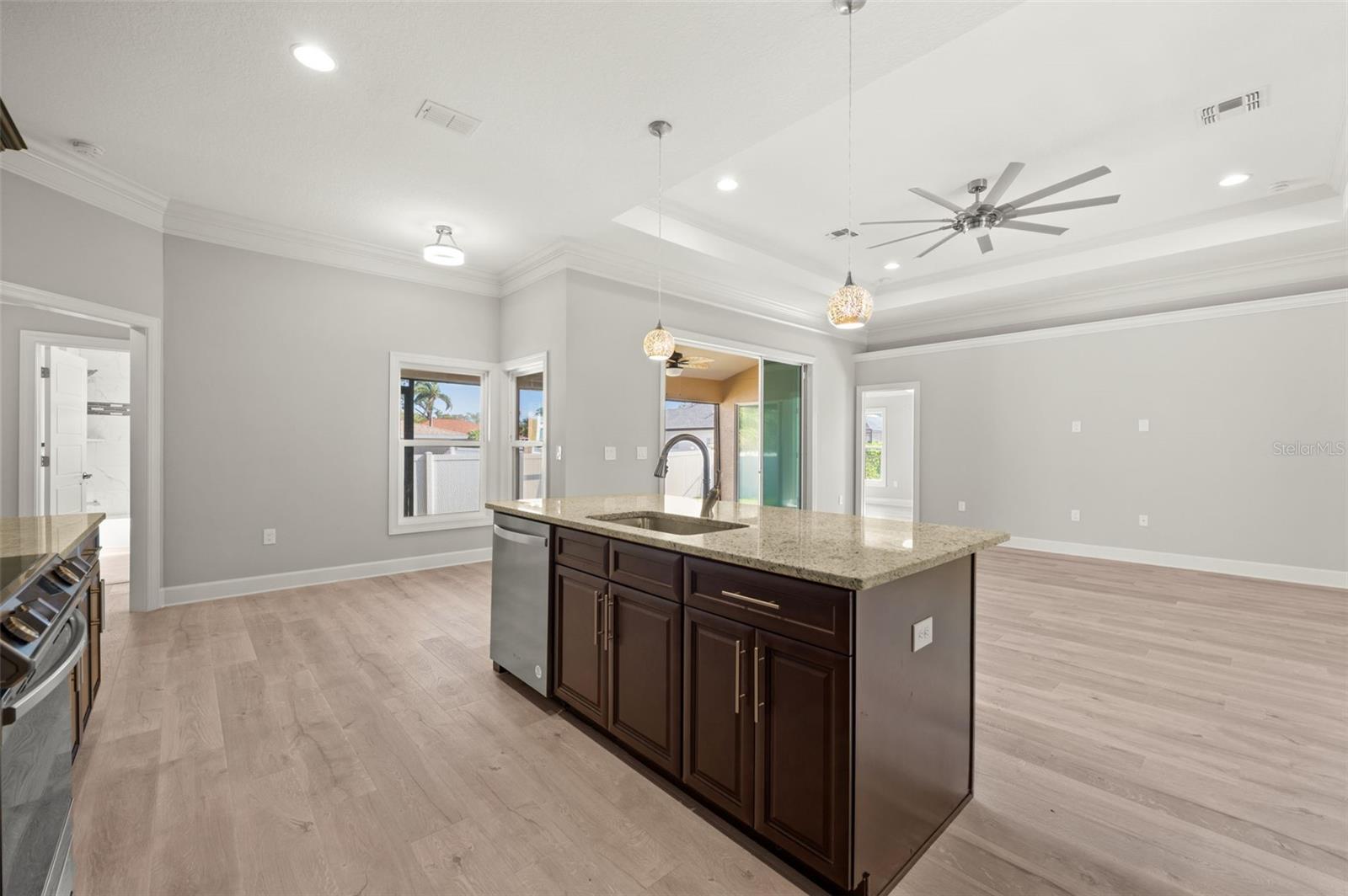 1056 TAMPA RD, VENICE, FL, 34293