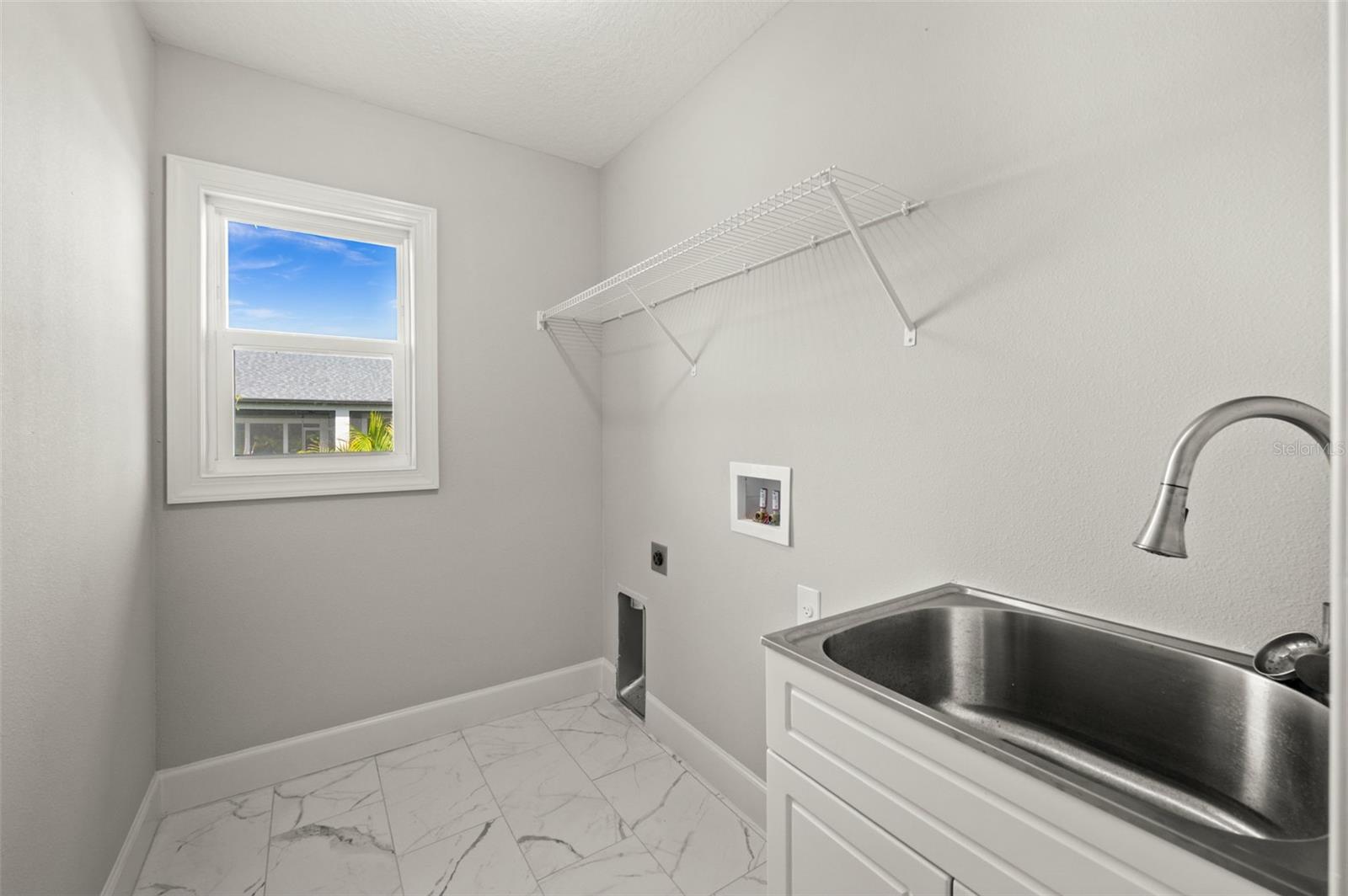 1056 TAMPA RD, VENICE, FL, 34293