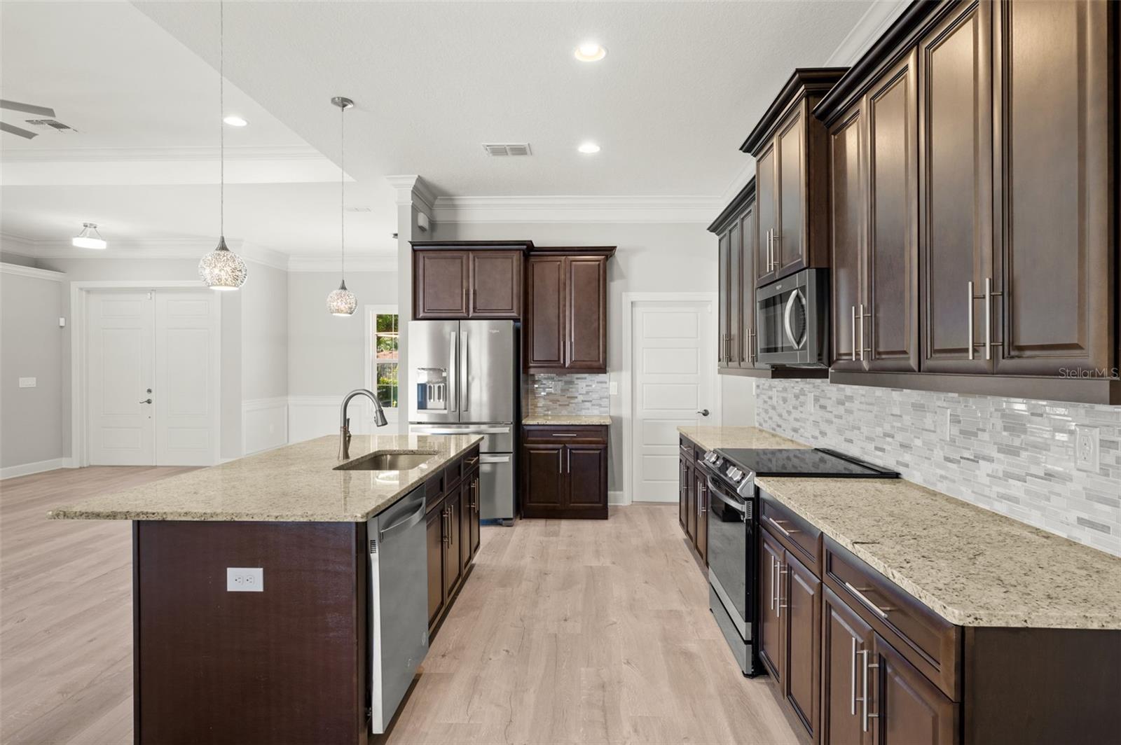 1056 TAMPA RD, VENICE, FL, 34293