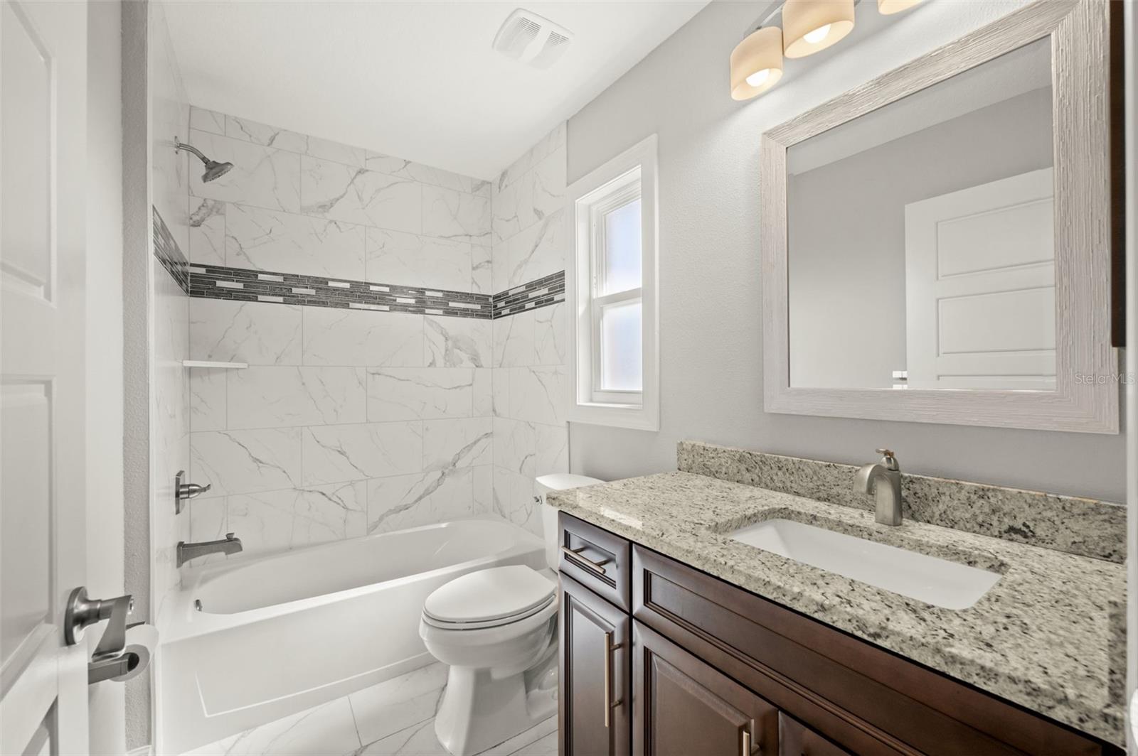 1056 TAMPA RD, VENICE, FL, 34293