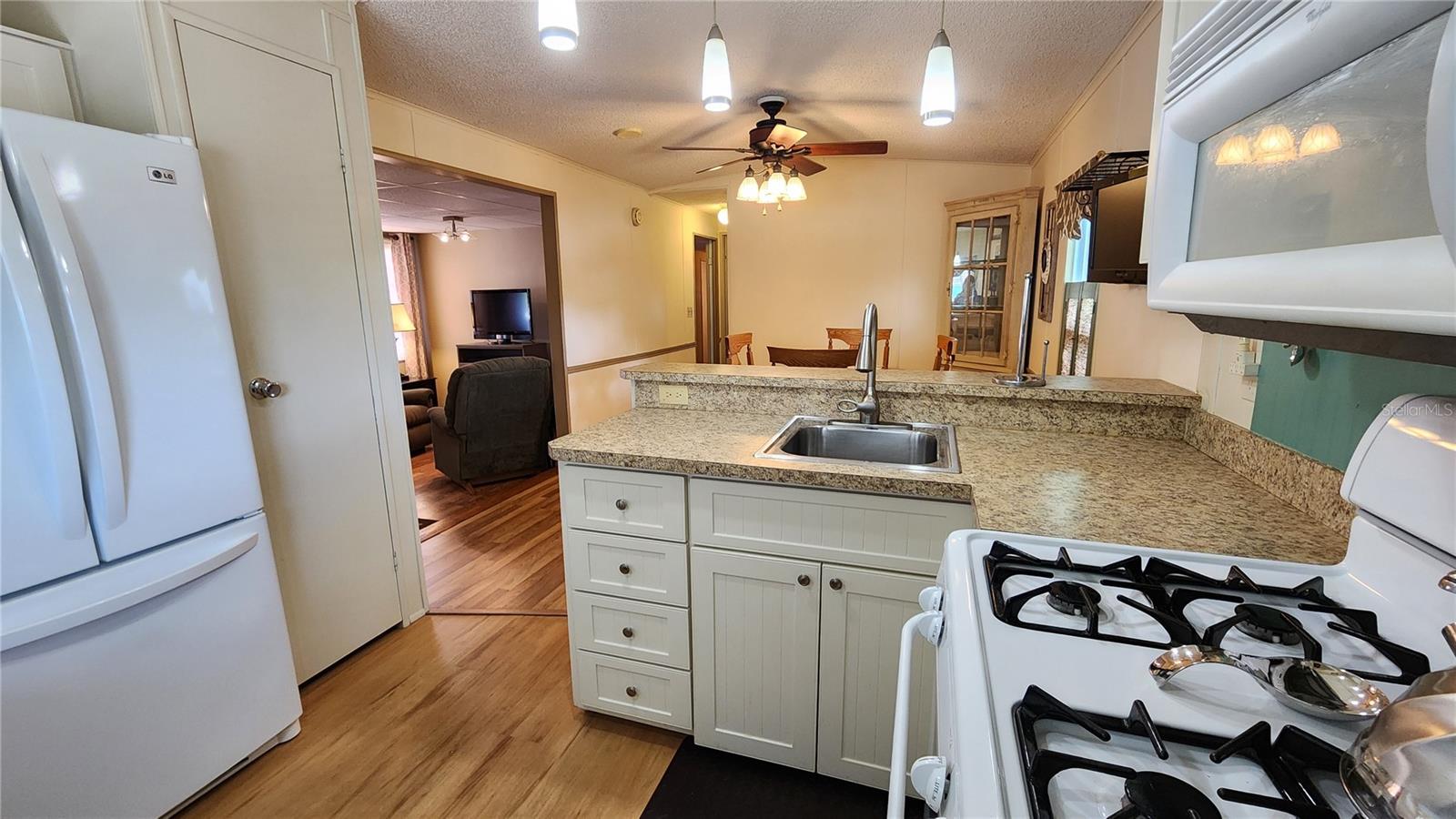3300 26TH AVE E #102, BRADENTON, FL, 34208
