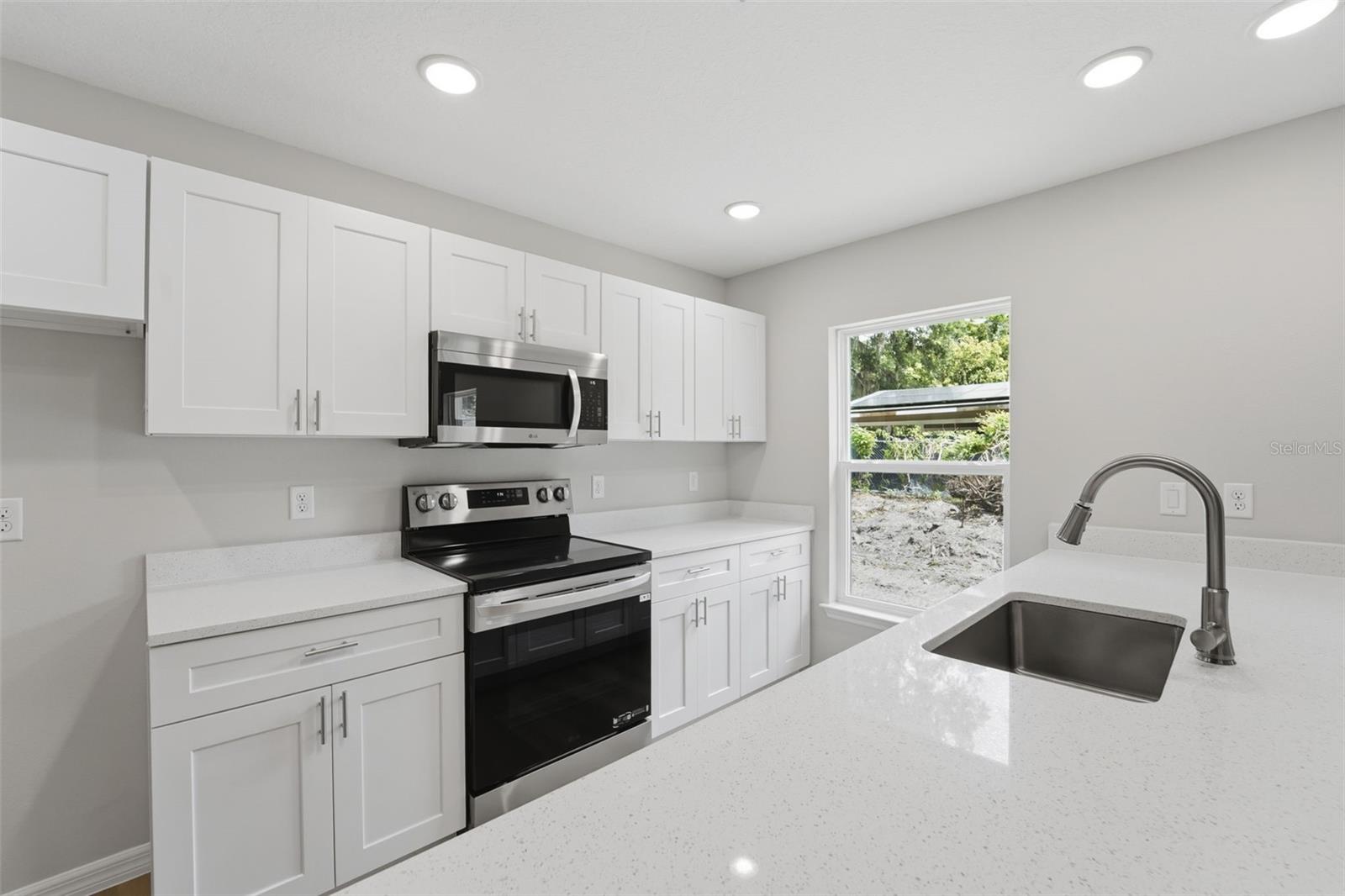 2107 SUANEE AVE, EUSTIS, FL, 32726