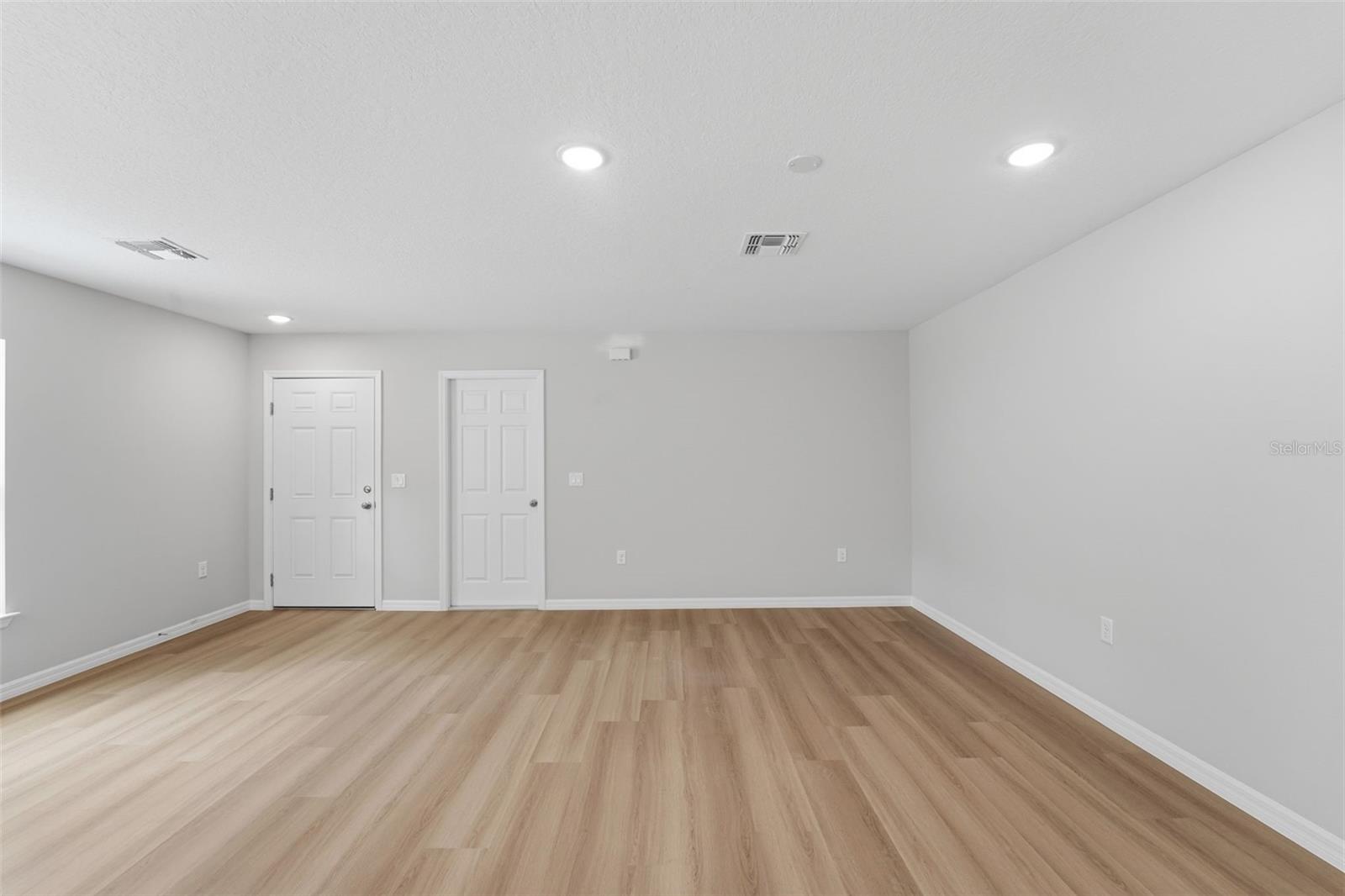 2107 SUANEE AVE, EUSTIS, FL, 32726