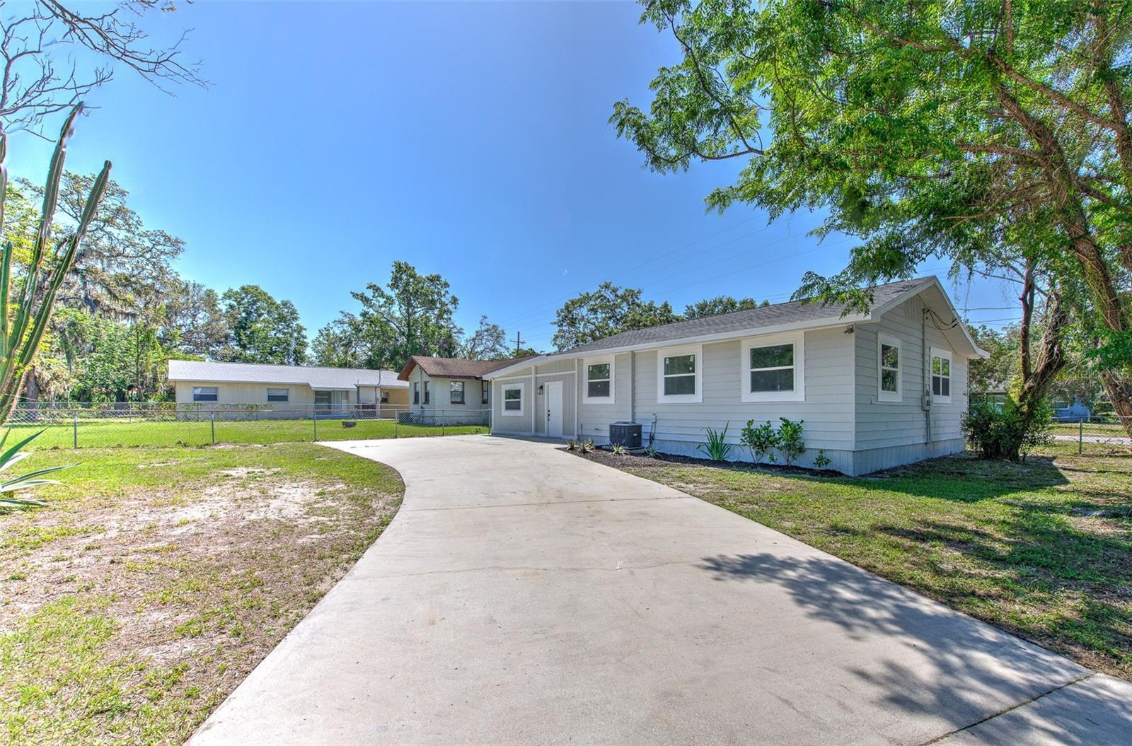 2002 E HANNA AVE, TAMPA, FL, 33610