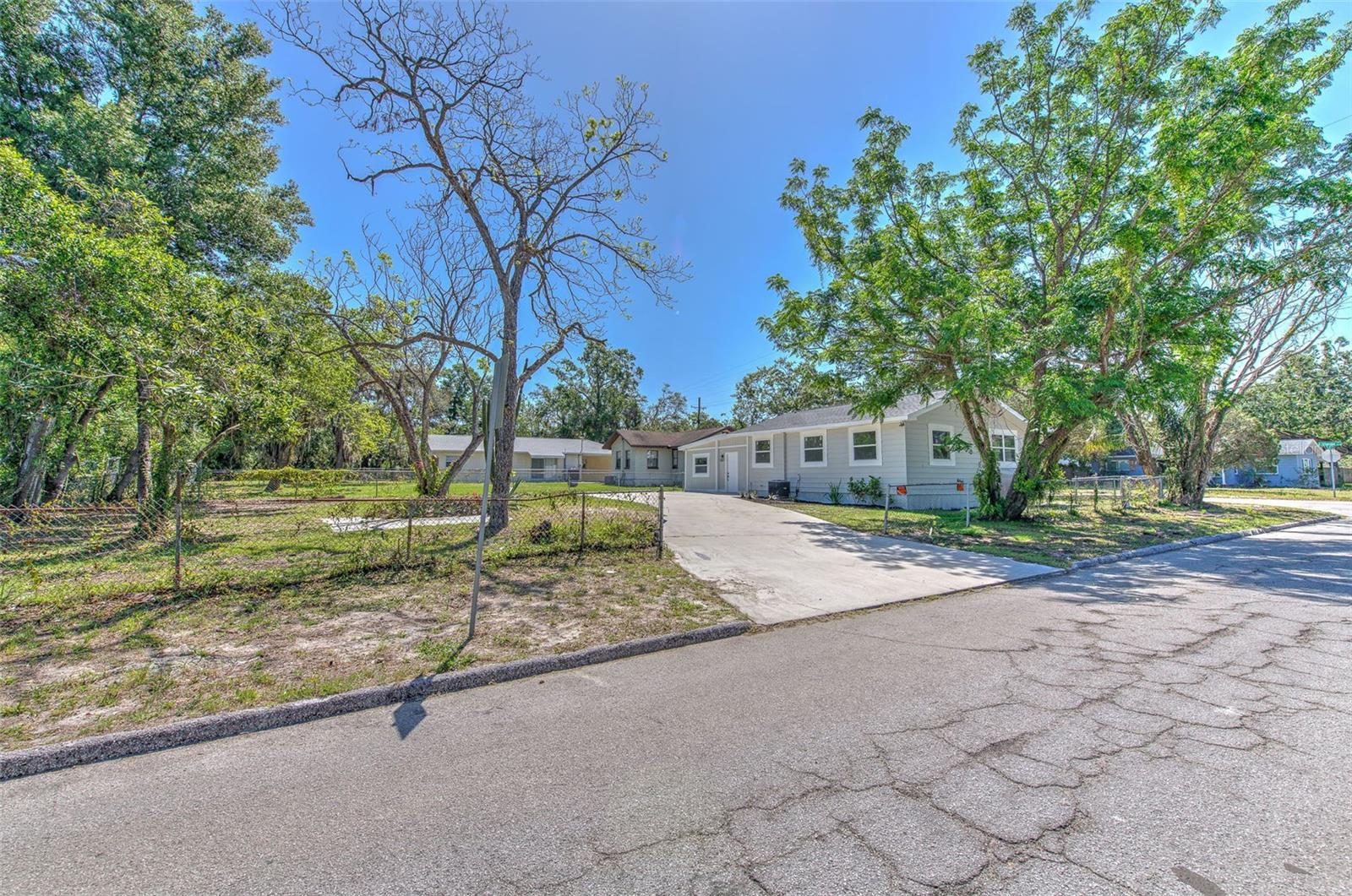 2002 E HANNA AVE, TAMPA, FL, 33610