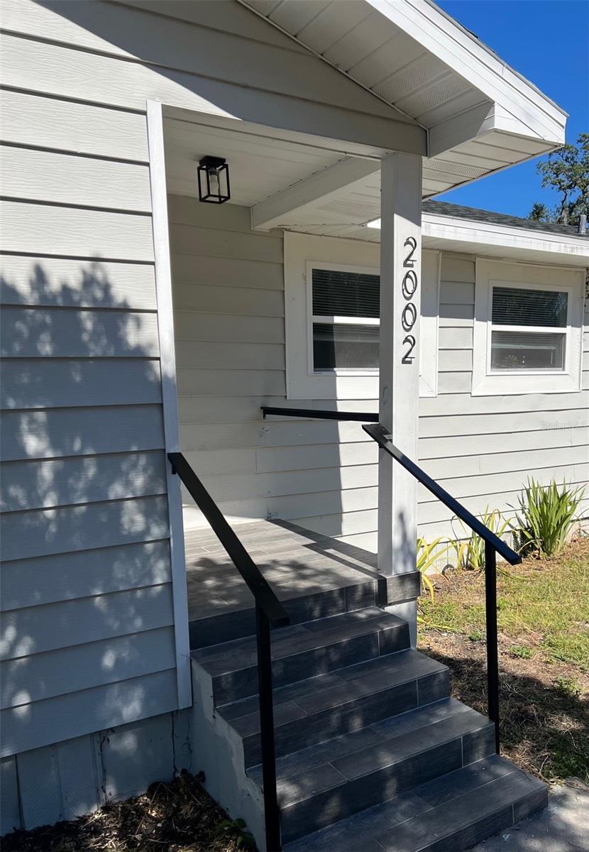 2002 E HANNA AVE, TAMPA, FL, 33610