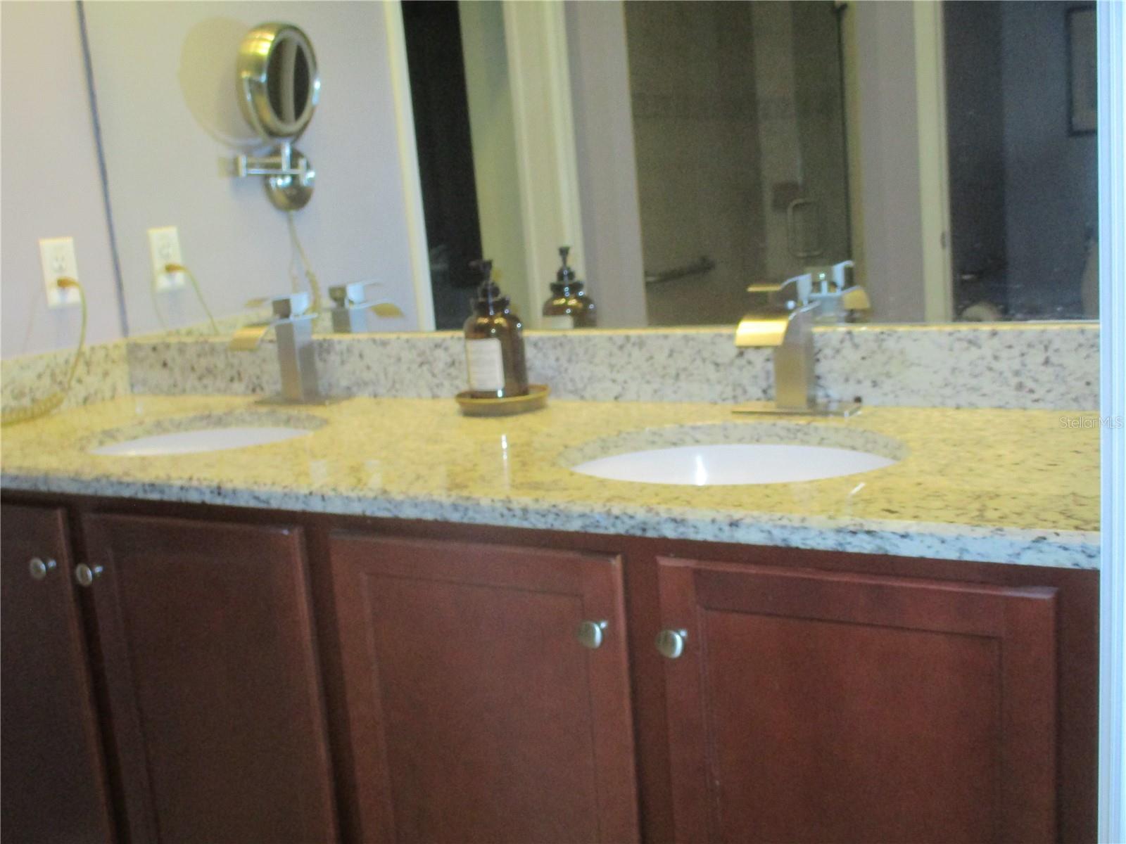 2211 OAKLEY GREEN DR, SUN CITY CENTER, FL, 33573