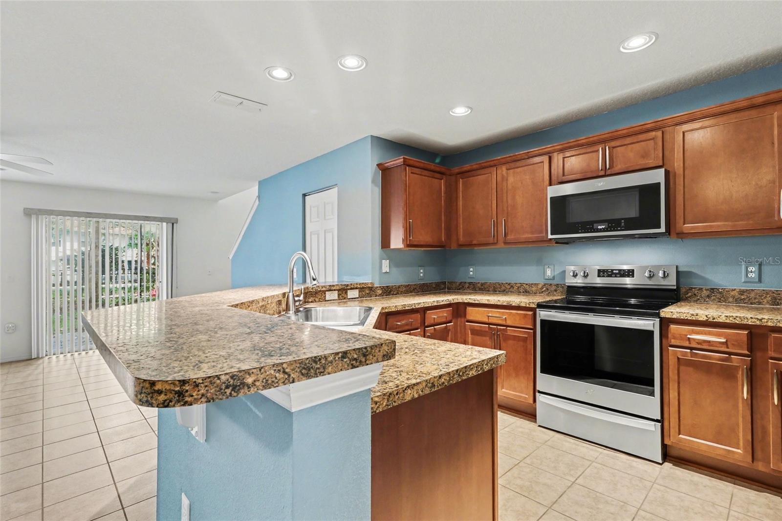 3077 SEAVIEW CASTLE DR, KISSIMMEE, FL, 34746
