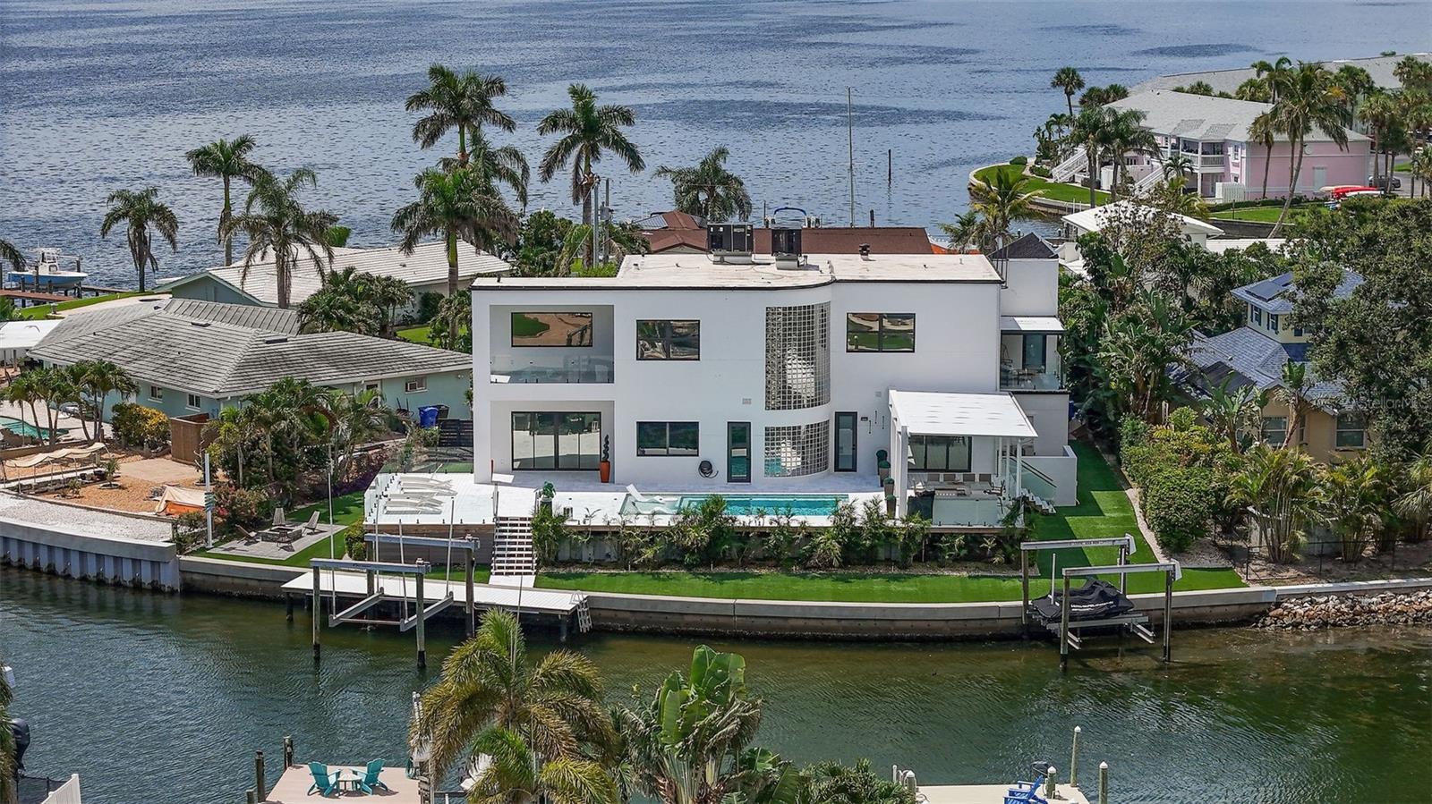 585 DOLPHIN AVE SE, ST PETERSBURG, FL, 33705