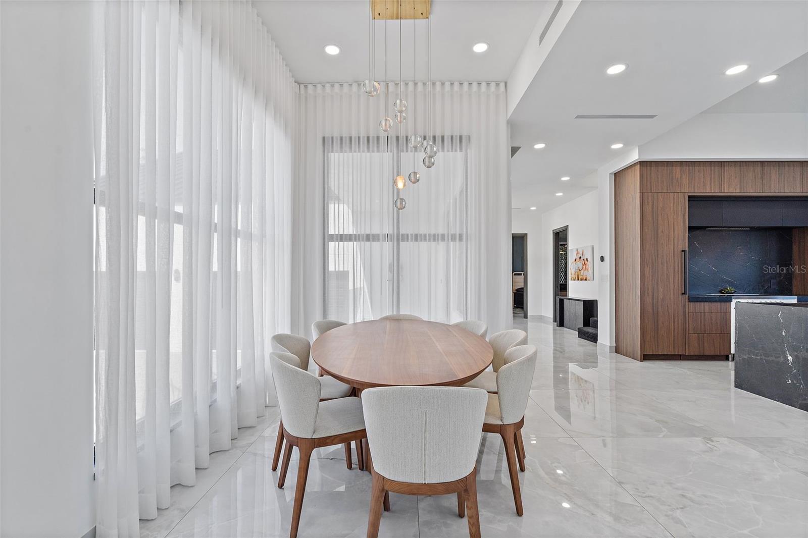 585 DOLPHIN AVE SE, ST PETERSBURG, FL, 33705