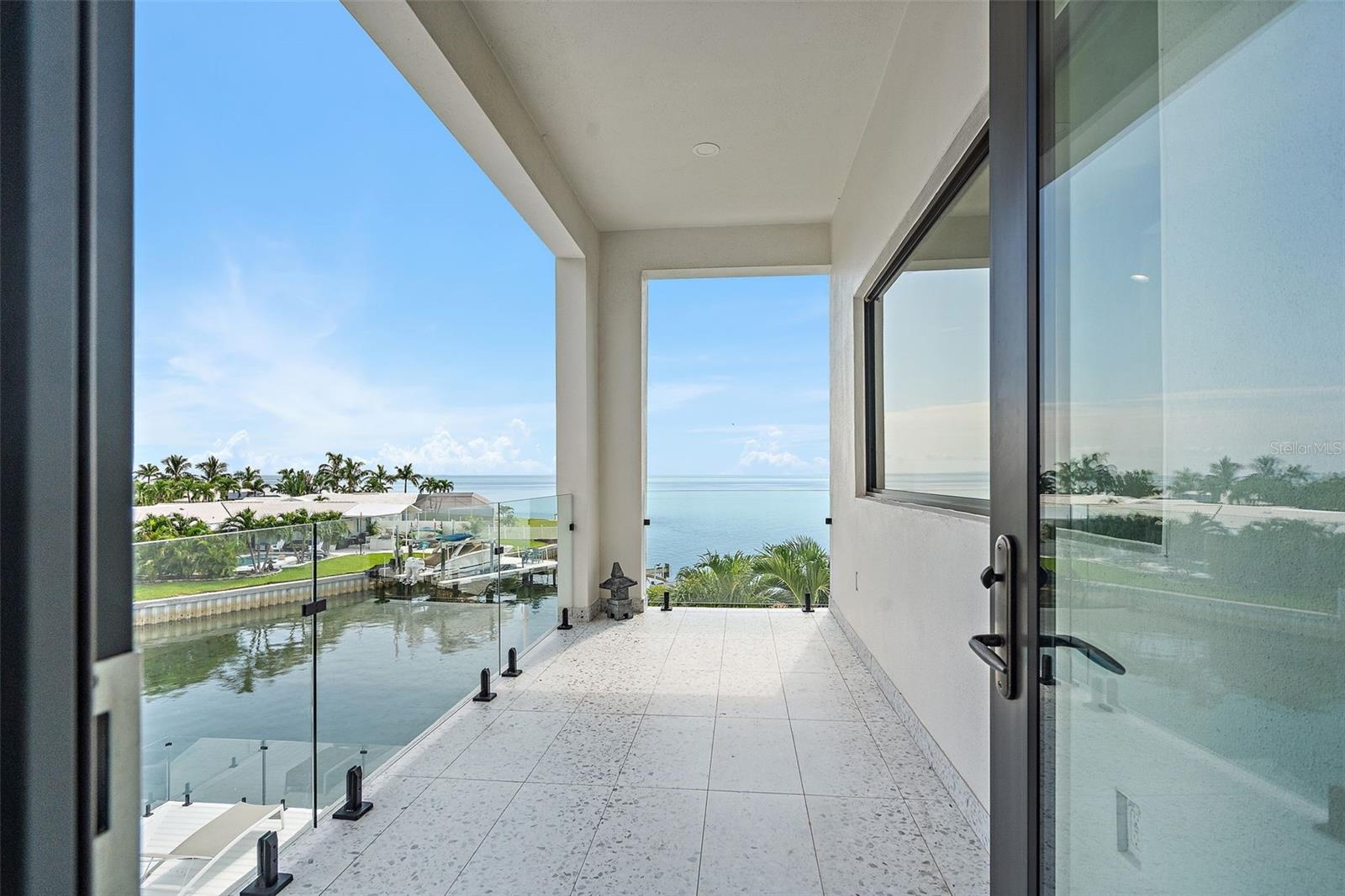 585 DOLPHIN AVE SE, ST PETERSBURG, FL, 33705