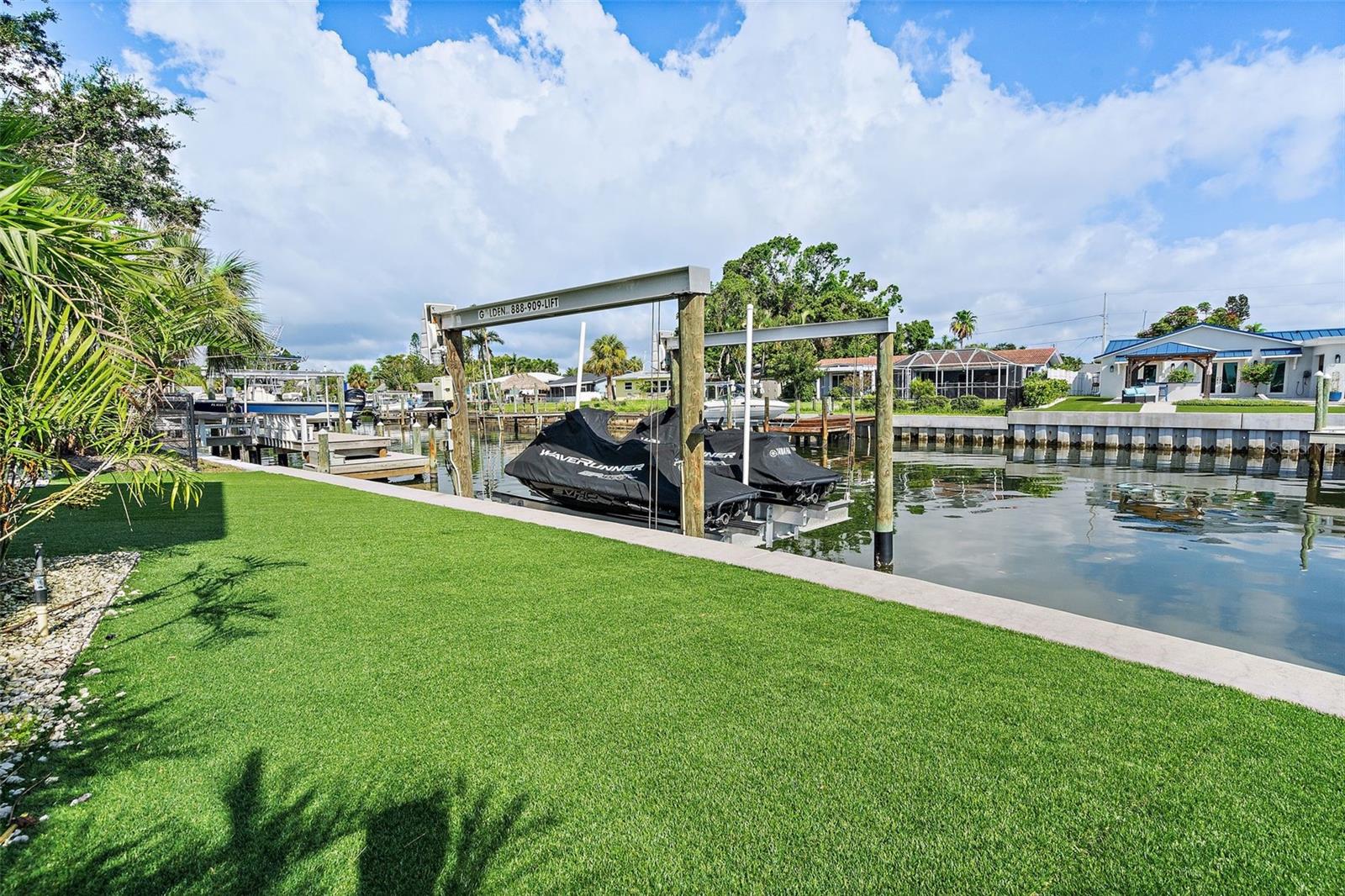 585 DOLPHIN AVE SE, ST PETERSBURG, FL, 33705