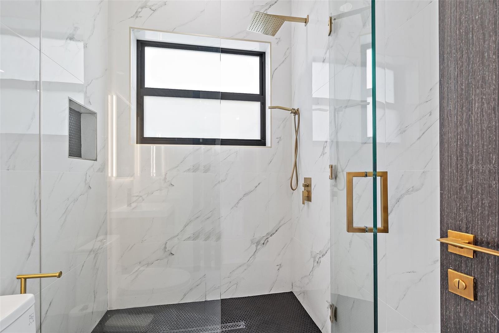 585 DOLPHIN AVE SE, ST PETERSBURG, FL, 33705