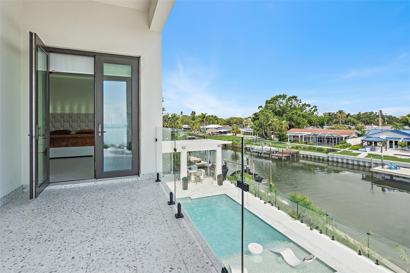 585 DOLPHIN AVE SE, ST PETERSBURG, FL, 33705