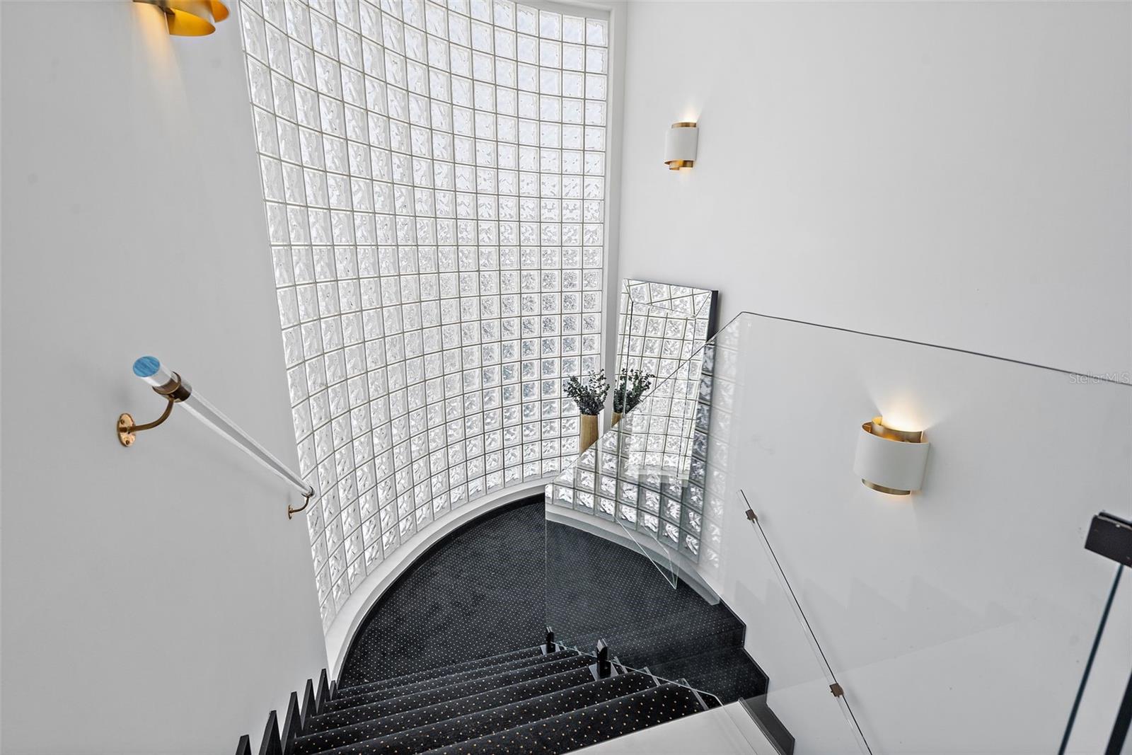 585 DOLPHIN AVE SE, ST PETERSBURG, FL, 33705