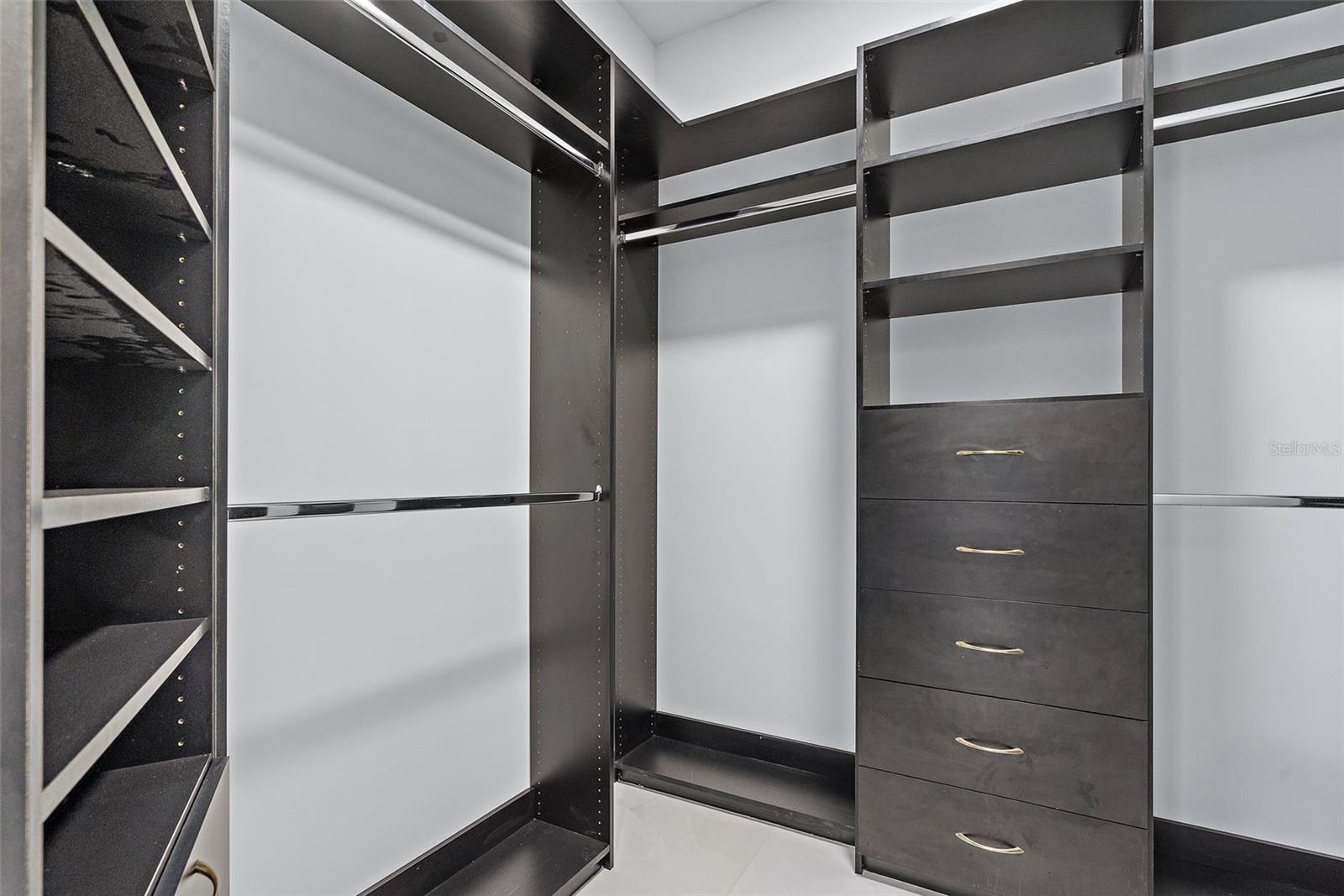 585 DOLPHIN AVE SE, ST PETERSBURG, FL, 33705