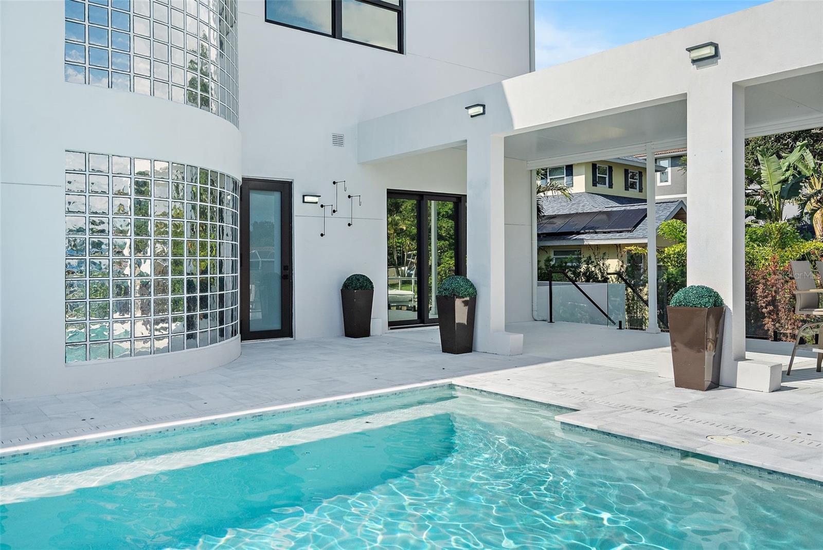 585 DOLPHIN AVE SE, ST PETERSBURG, FL, 33705