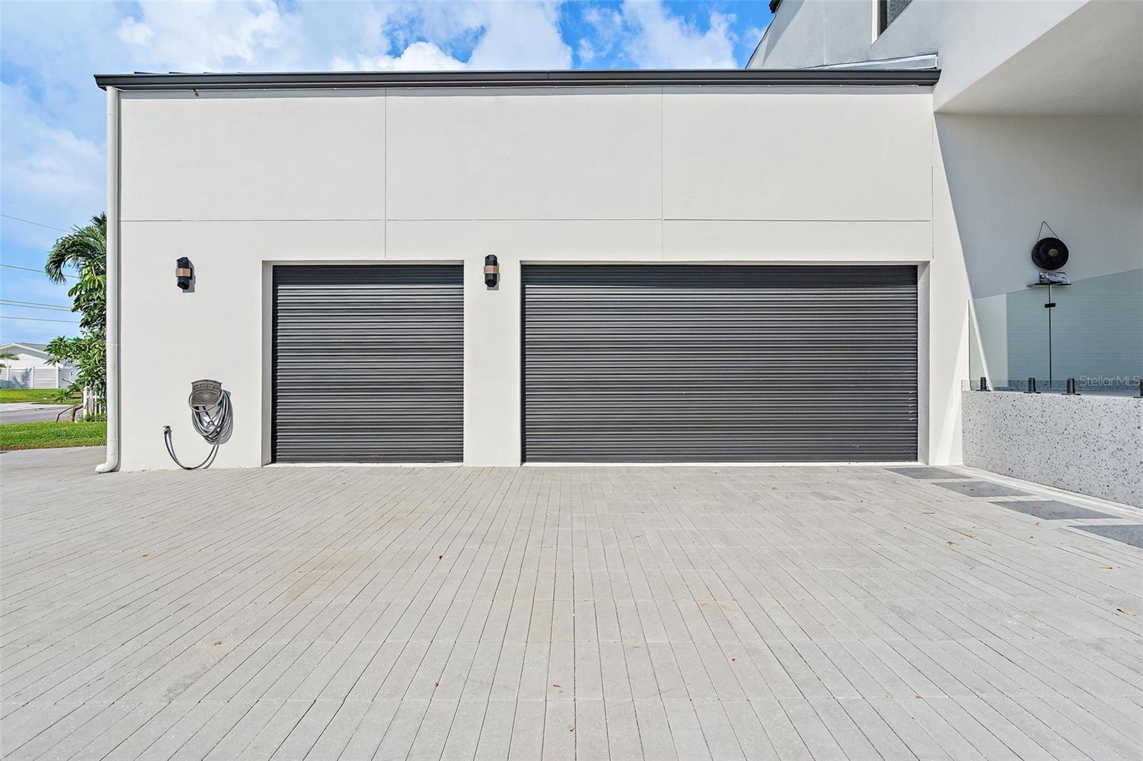 585 DOLPHIN AVE SE, ST PETERSBURG, FL, 33705