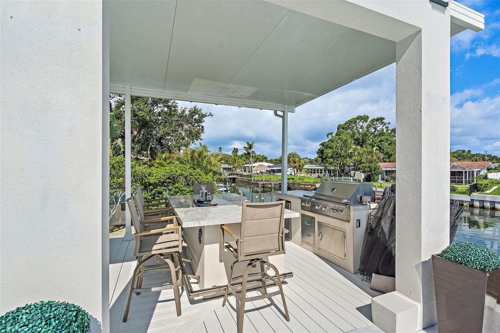 585 DOLPHIN AVE SE, ST PETERSBURG, FL, 33705