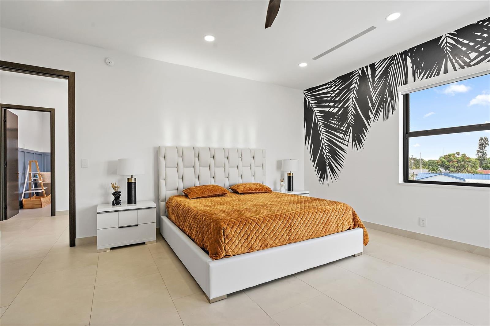 585 DOLPHIN AVE SE, ST PETERSBURG, FL, 33705