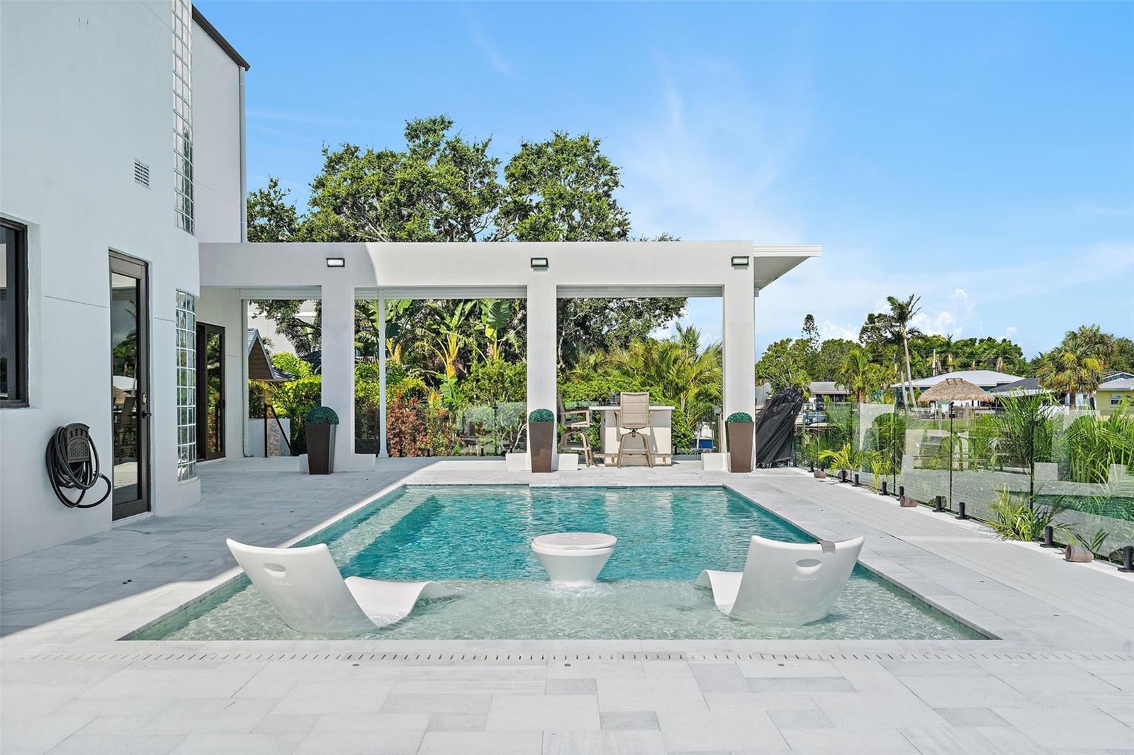 585 DOLPHIN AVE SE, ST PETERSBURG, FL, 33705