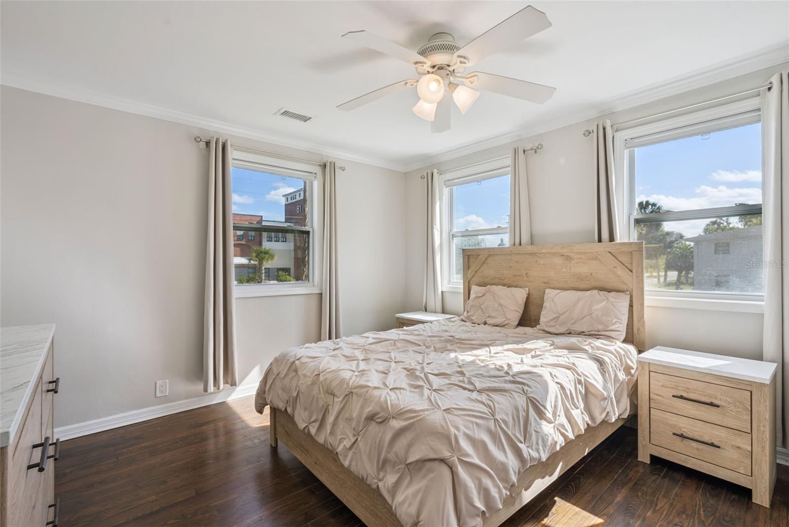 334 W HOWRY AVE, DELAND, FL, 32720