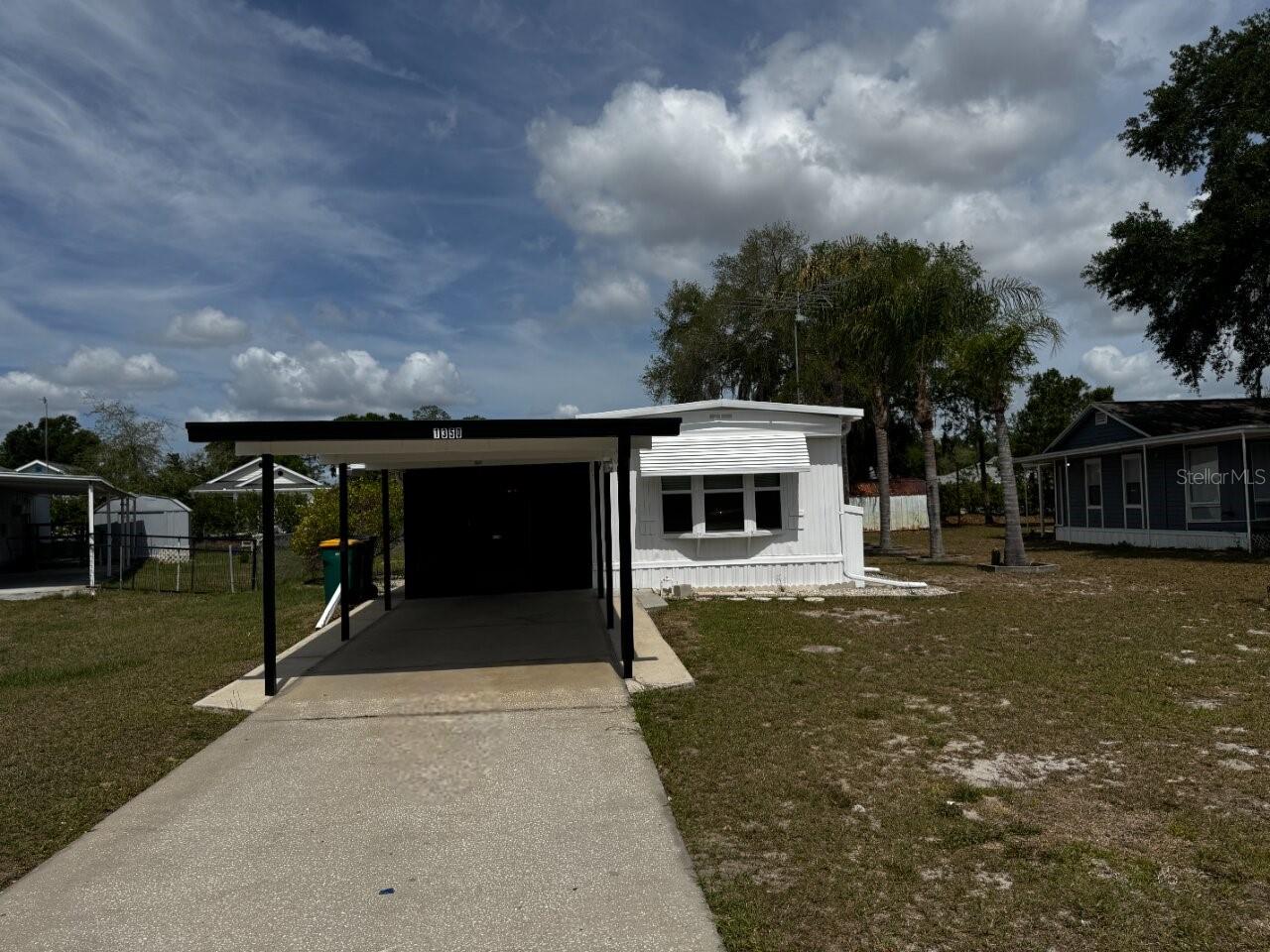 1350 COUNTY DR, TAVARES, FL, 32778