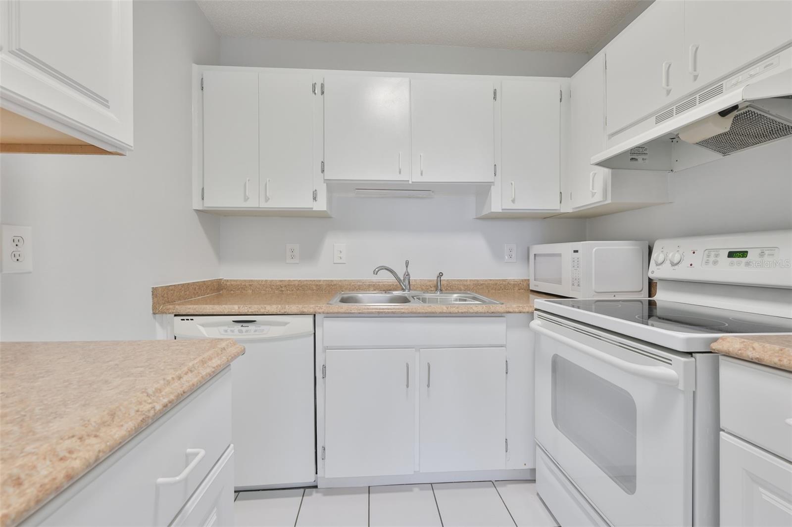 431 GLOUCESTER BLVD #87, SUN CITY CENTER, FL, 33573