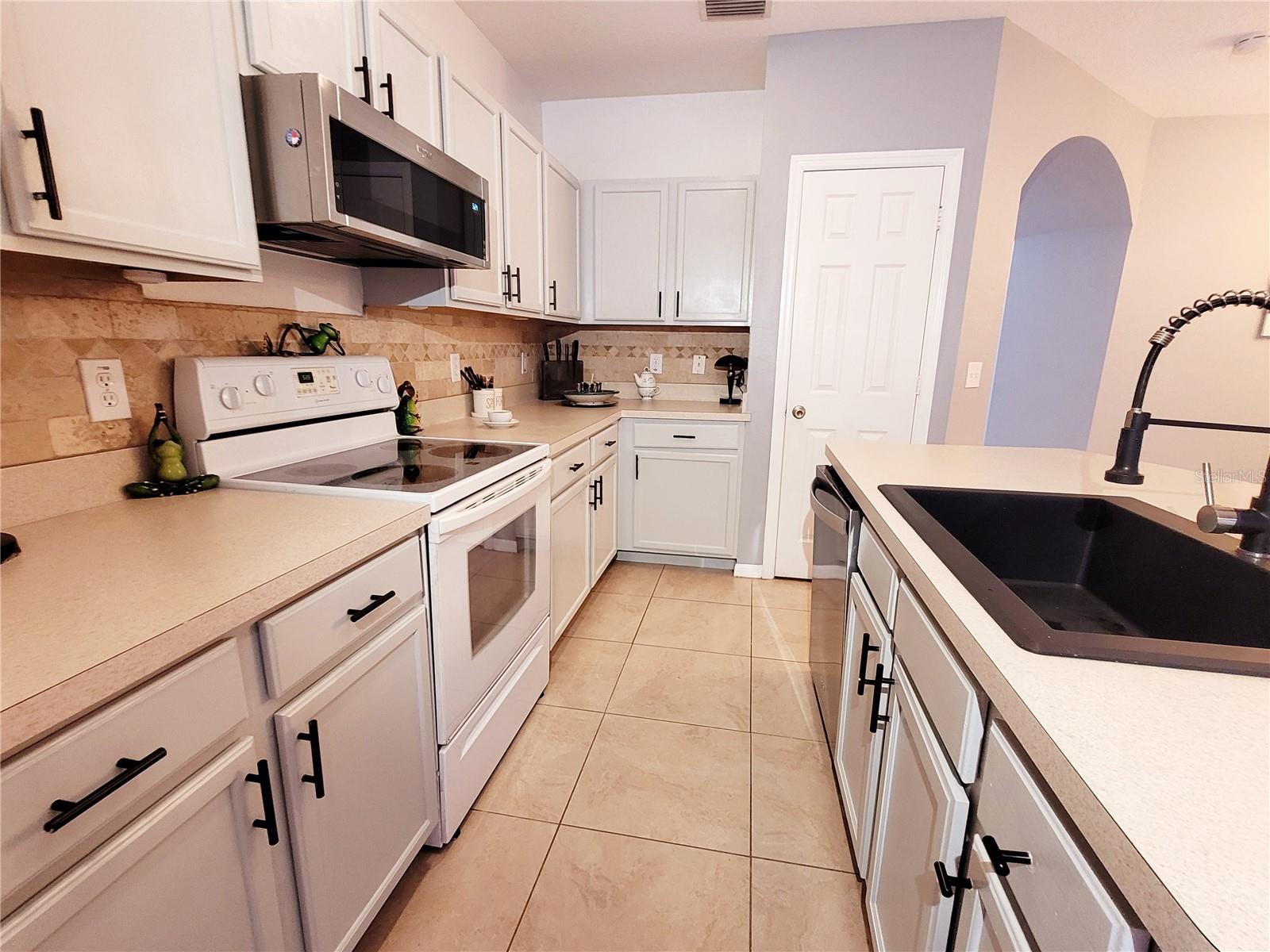 1018 TULLAMORE DR, WESLEY CHAPEL, FL, 33543