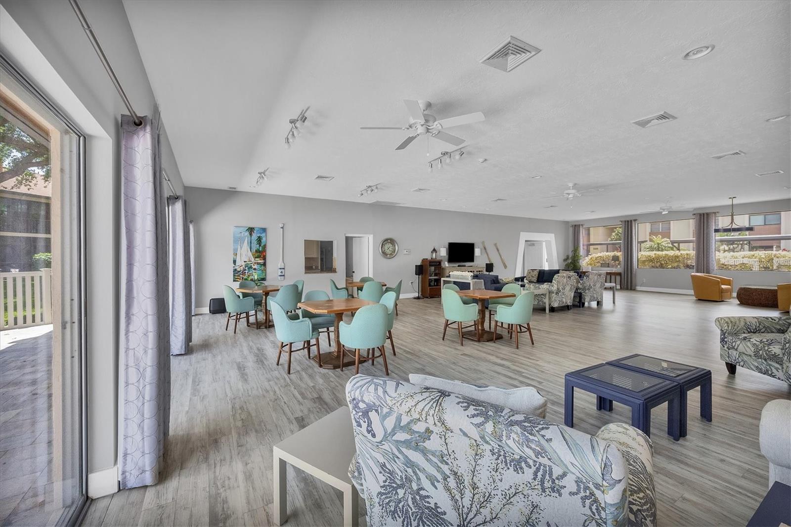 2756 CLUBHOUSE DR #101, SARASOTA, FL, 34232