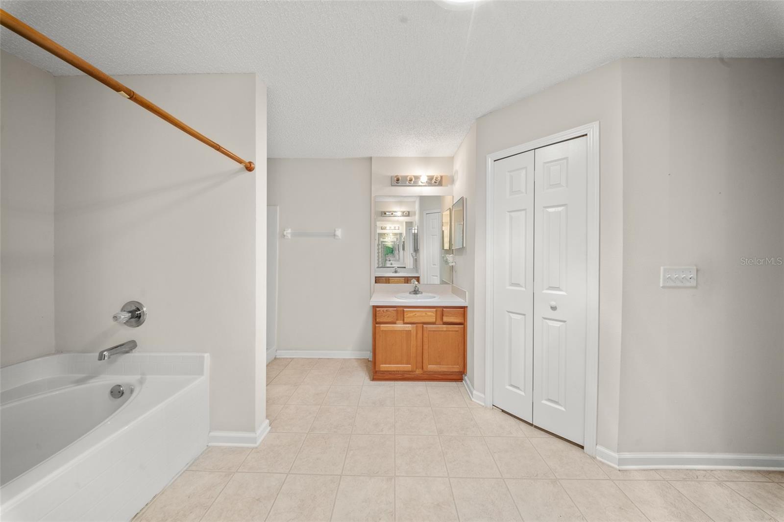 19 POSTMAN LN, PALM COAST, FL, 32164