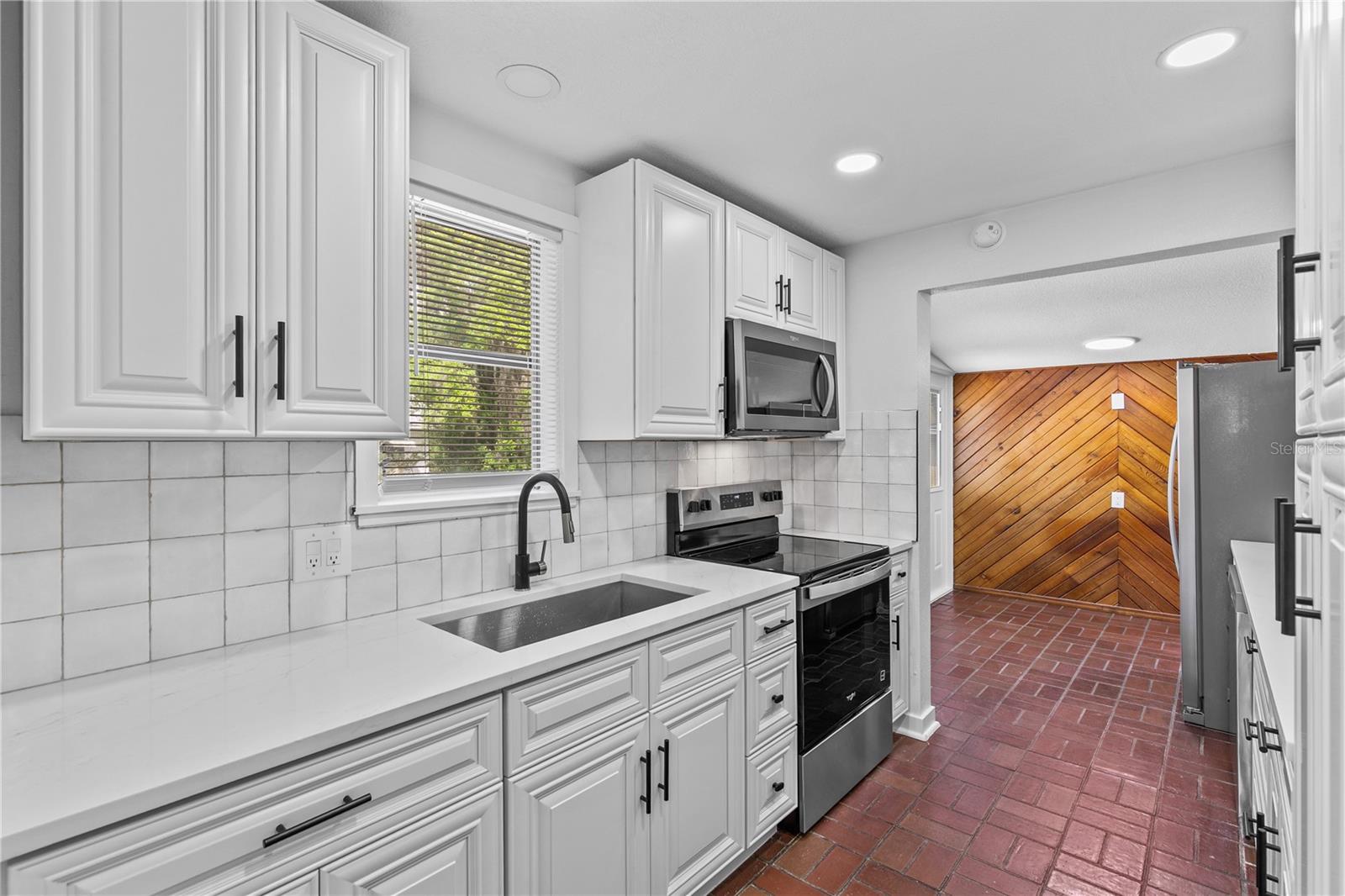1803 E ORANGE AVE, EUSTIS, FL, 32726