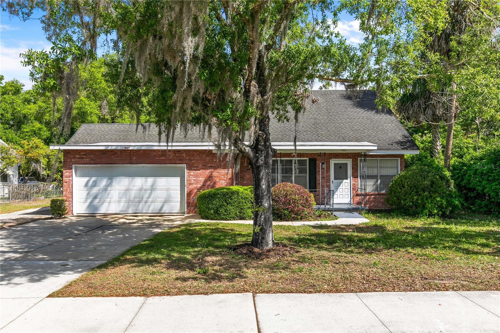 1803 E ORANGE AVE, EUSTIS, FL, 32726