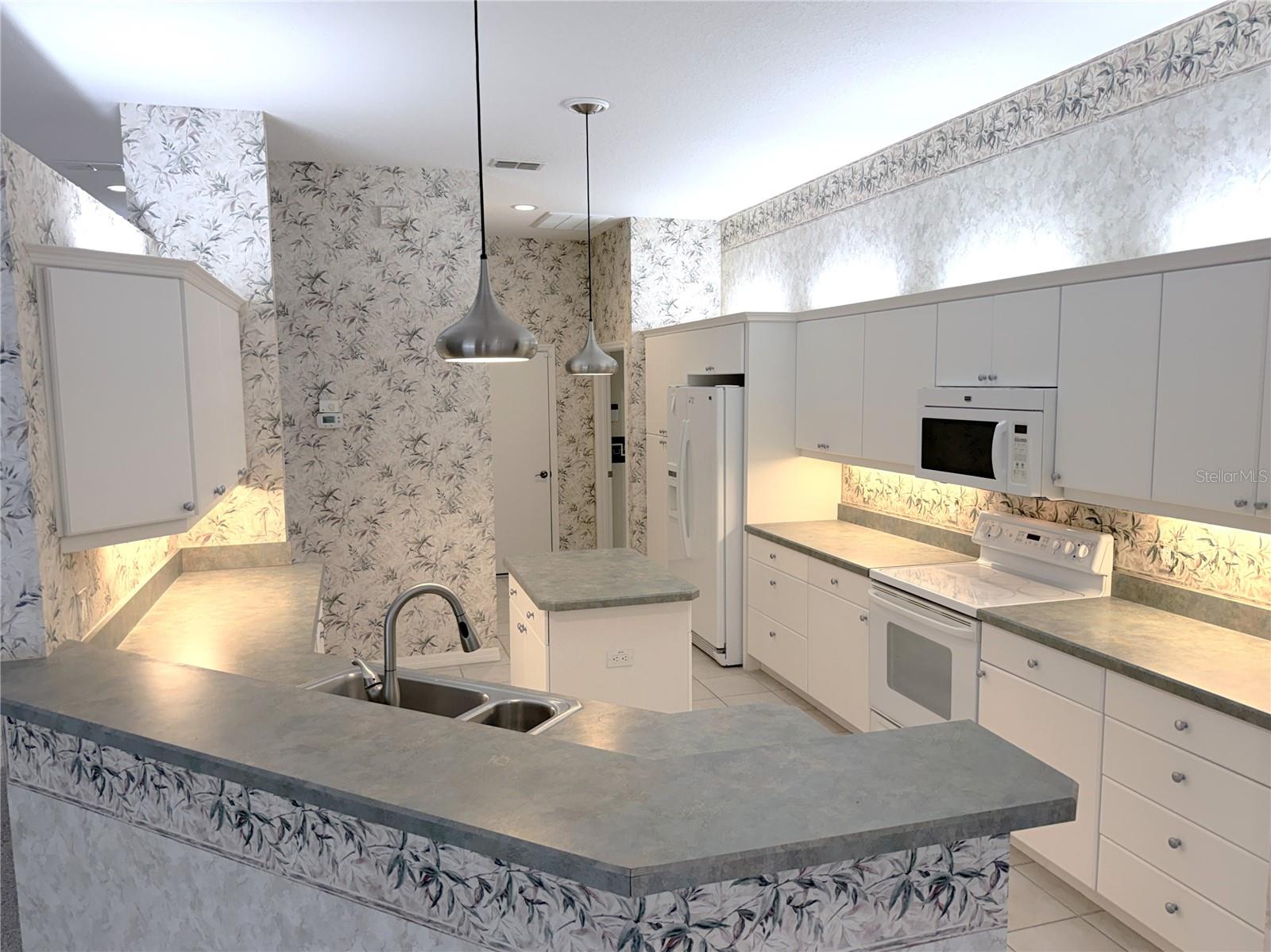 13 OAK VILLAGE BLVD S, HOMOSASSA, FL, 34446
