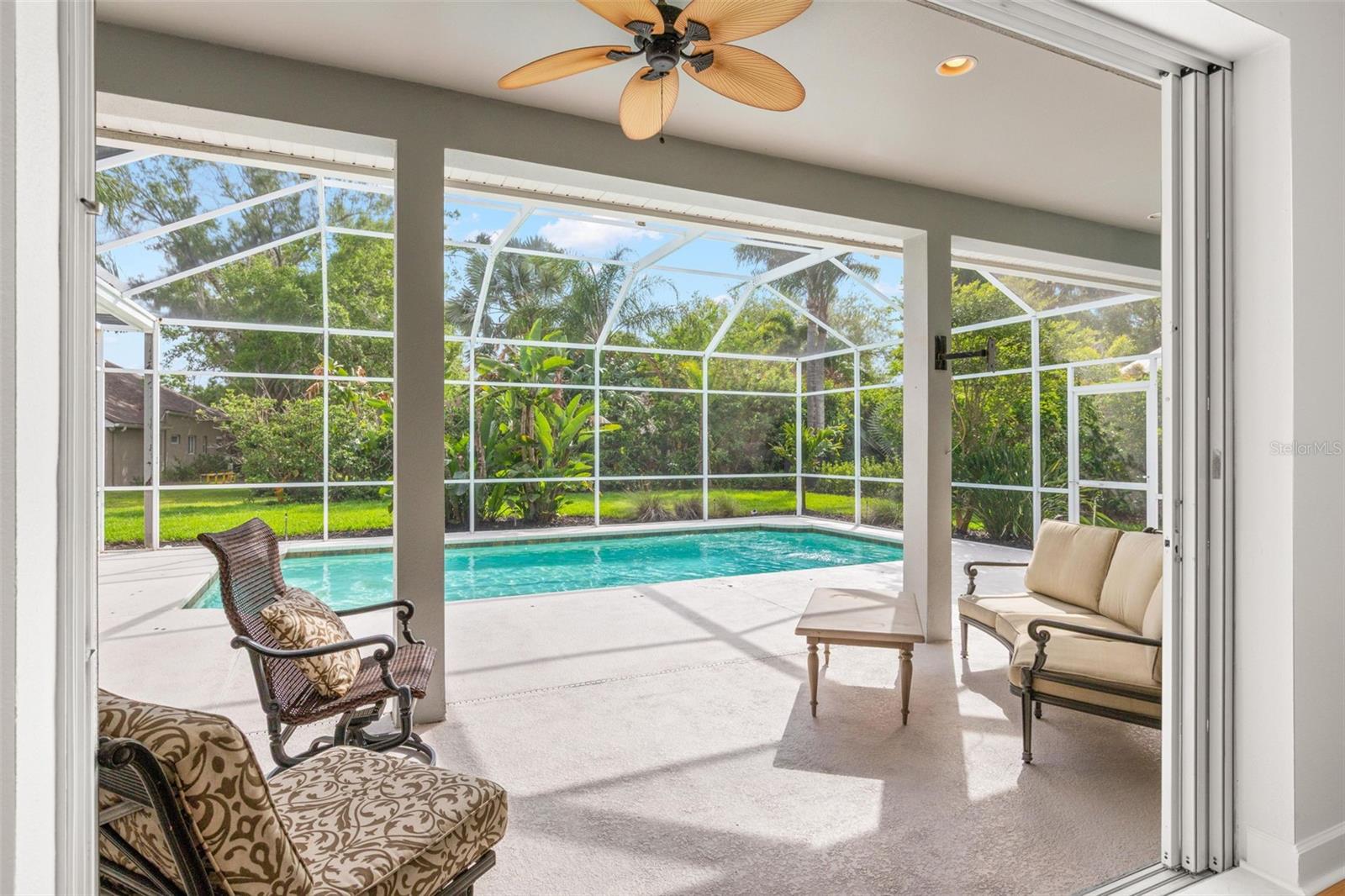 Pocket sliding doors to lanai