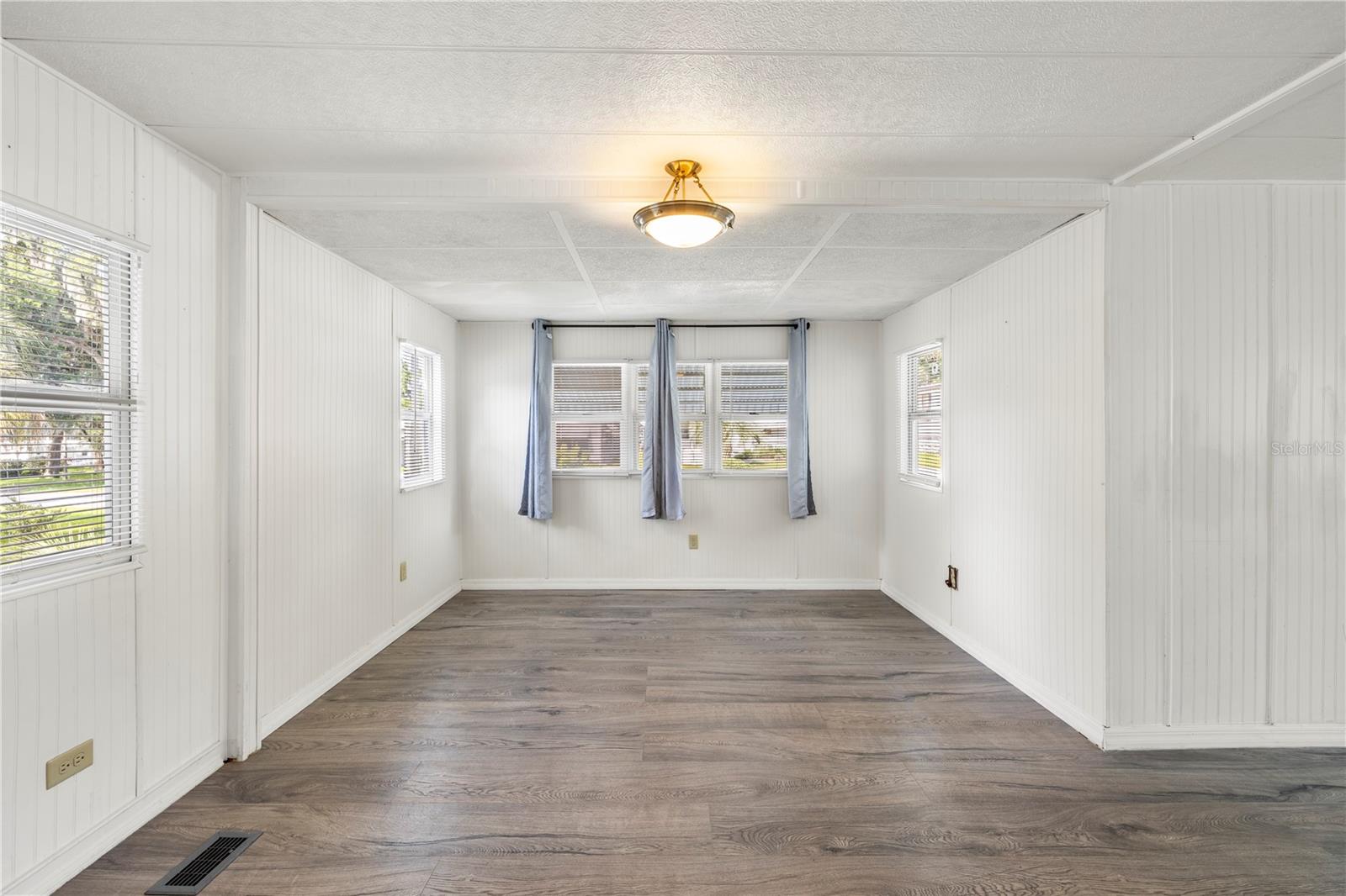 6123 RIDGEWOOD DR, ZEPHYRHILLS, FL, 33542