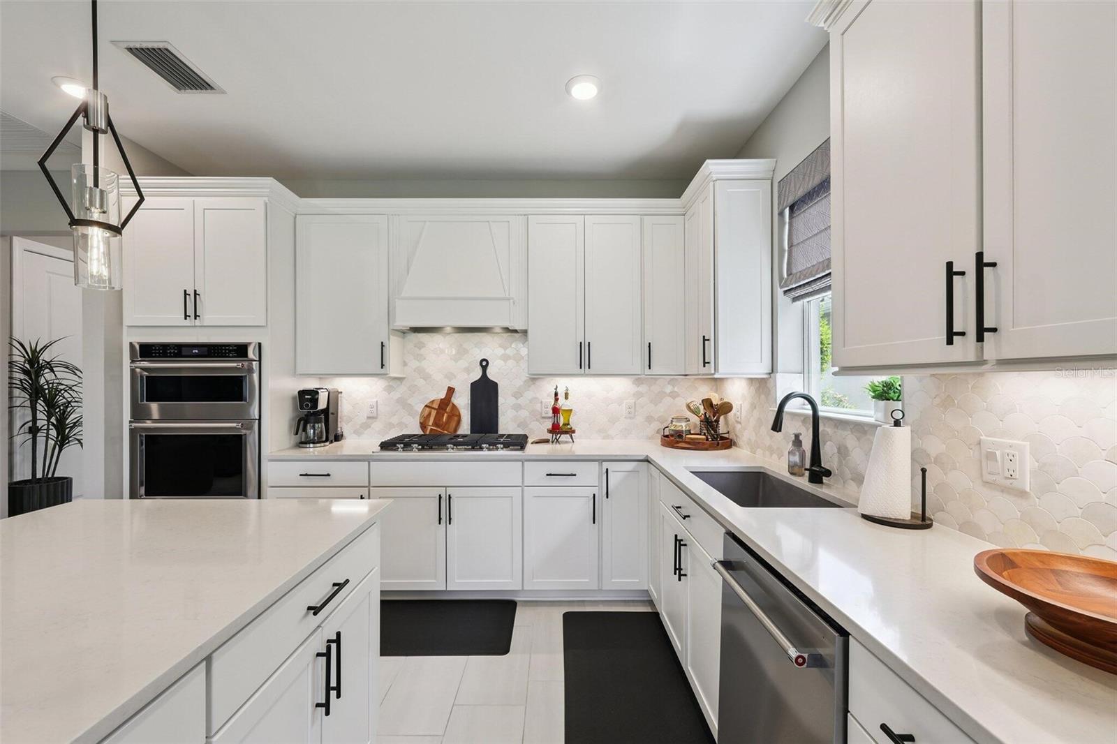 10004 CORAL SHORE DR, ENGLEWOOD, FL, 34223