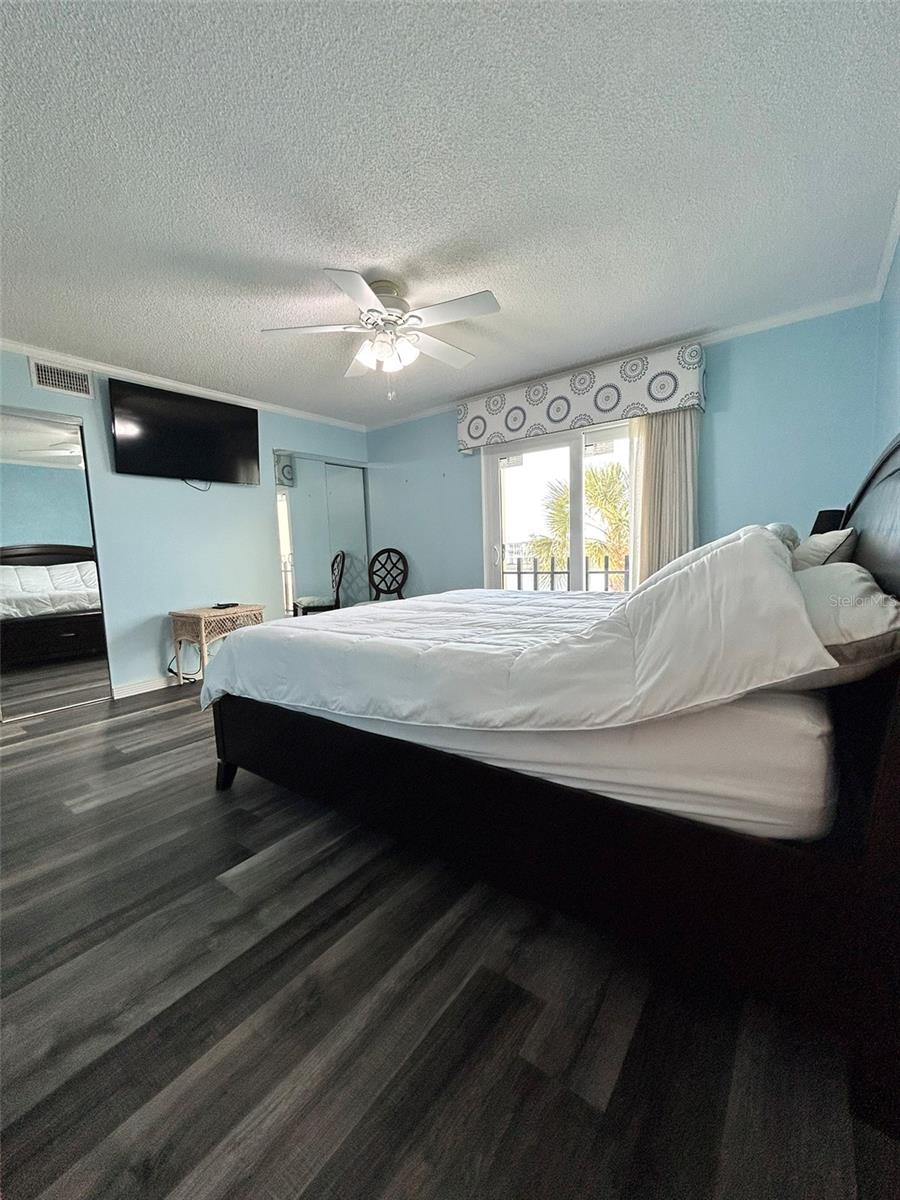 868 BAYWAY BLVD #304, CLEARWATER BEACH, FL, 33767