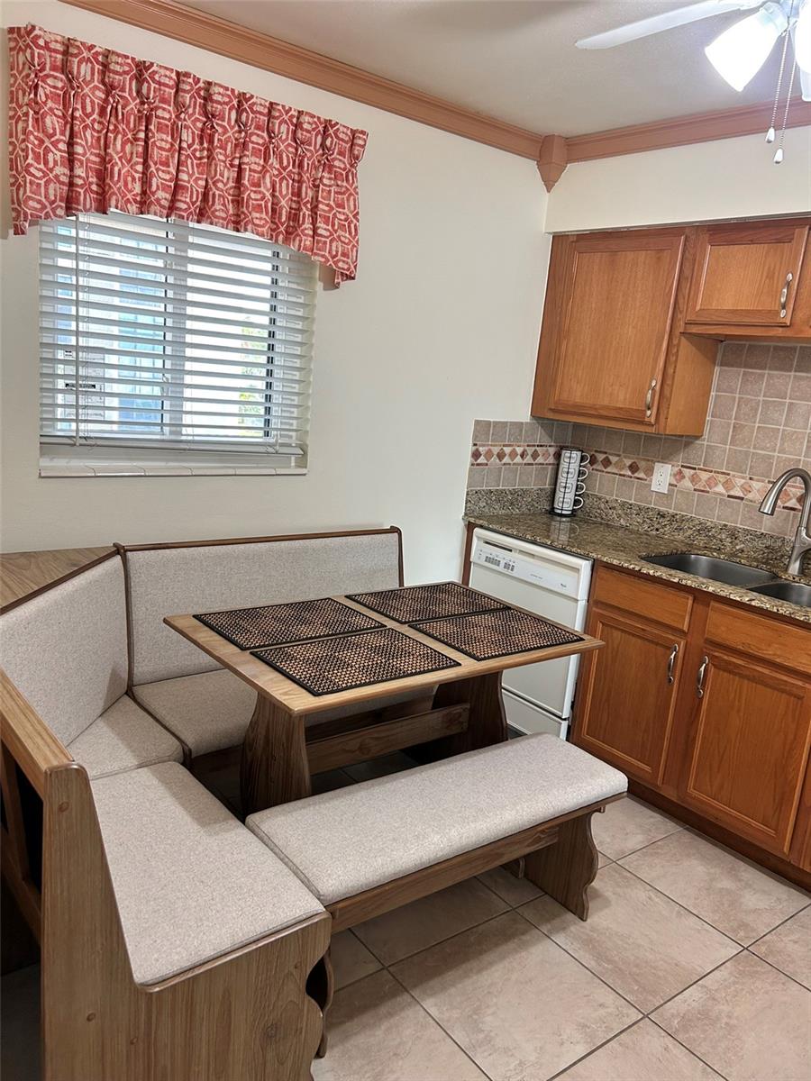 868 BAYWAY BLVD #304, CLEARWATER BEACH, FL, 33767