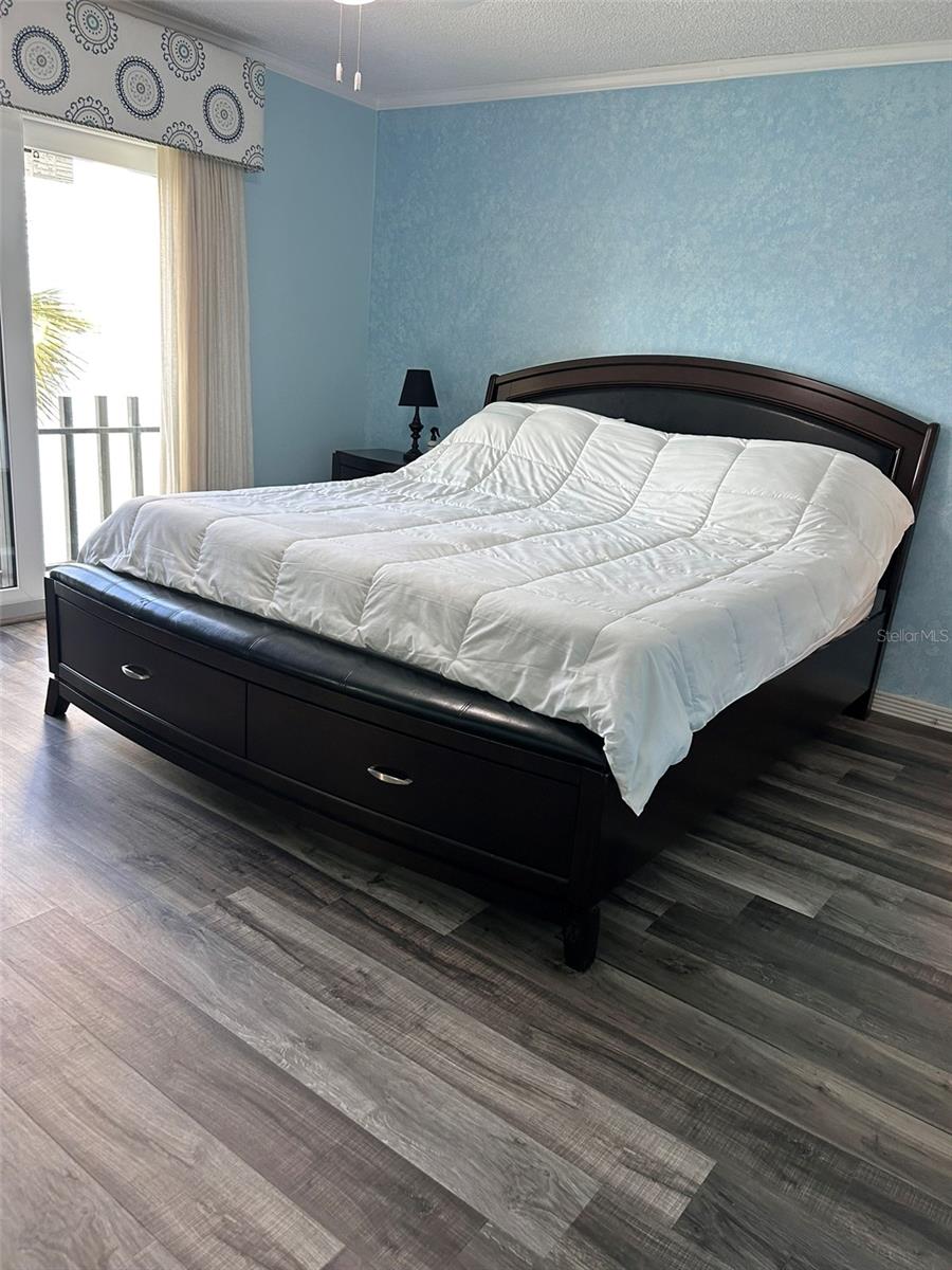 868 BAYWAY BLVD #304, CLEARWATER BEACH, FL, 33767