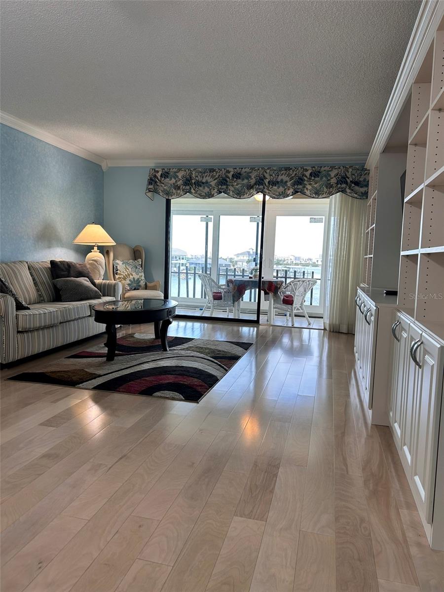 868 BAYWAY BLVD #304, CLEARWATER BEACH, FL, 33767