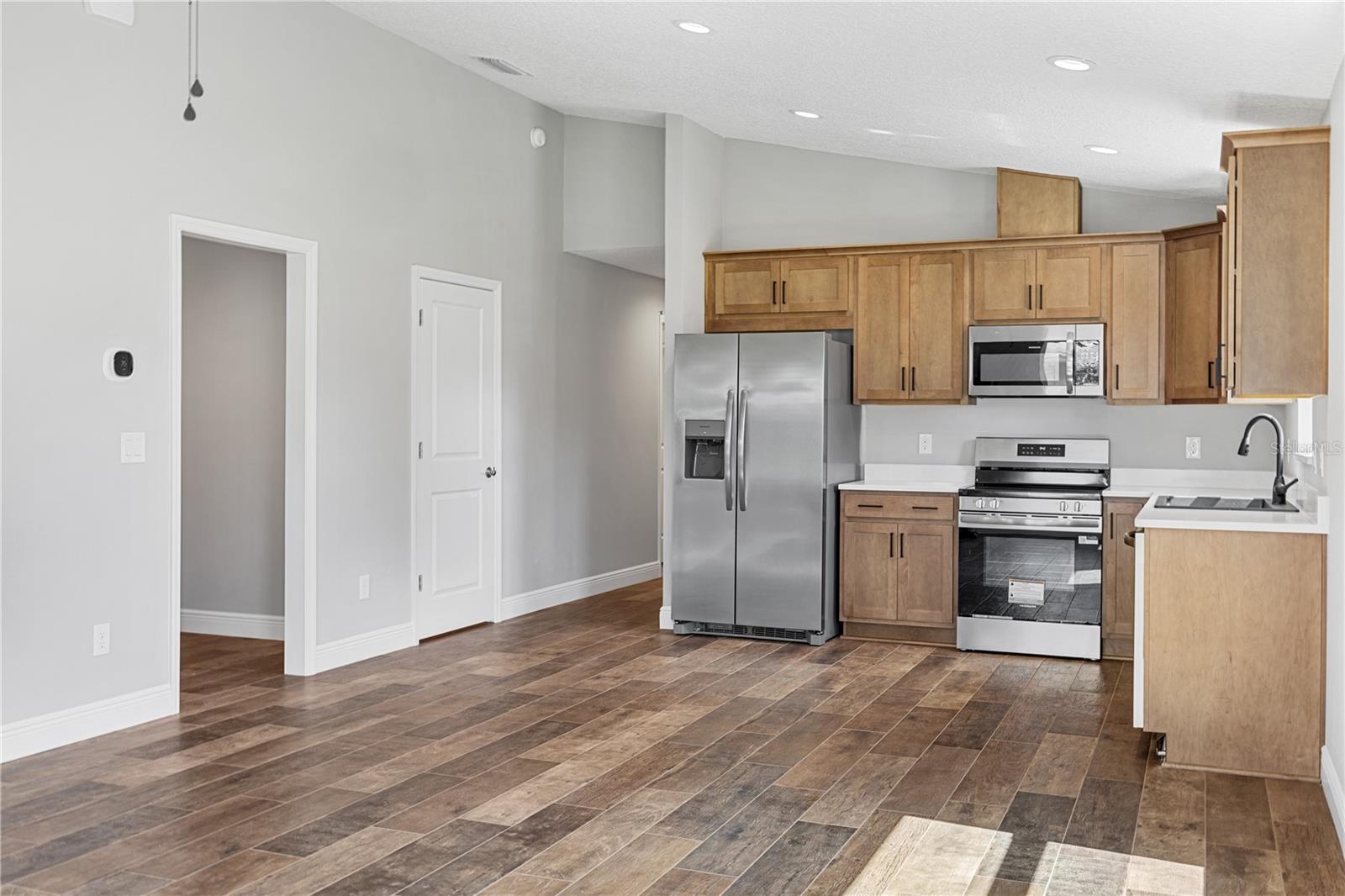 1025 CR 452A, LAKE PANASOFFKEE, FL, 33538