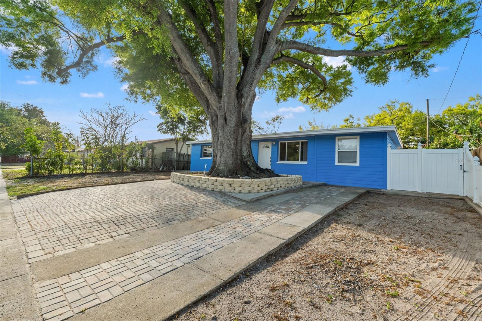 8996 SOUTHERN COMFORT DR, LARGO, FL, 33773