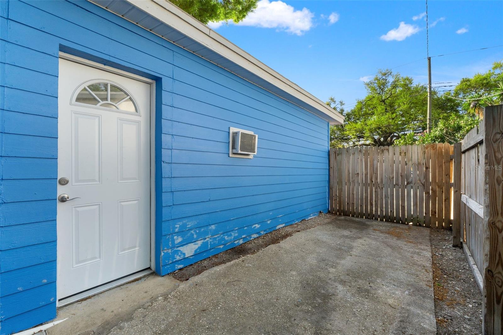 8996 SOUTHERN COMFORT DR, LARGO, FL, 33773