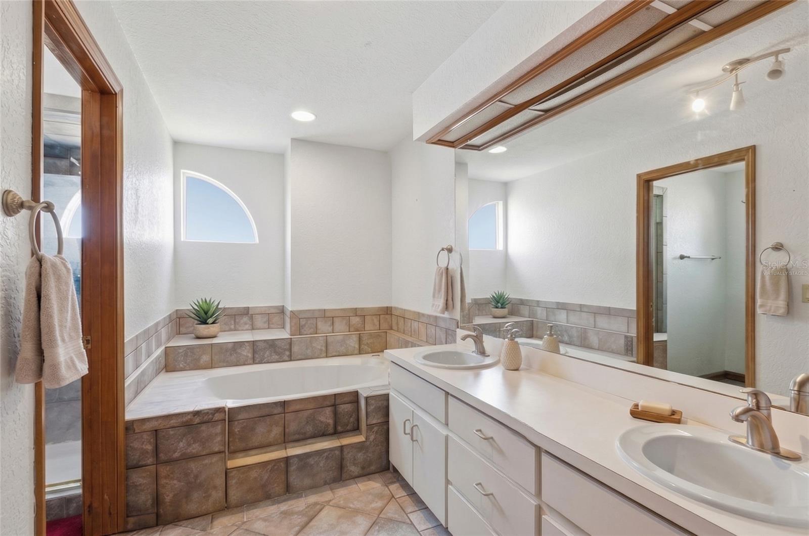 215 SANTA ROSA DR, WINTER HAVEN, FL, 33884